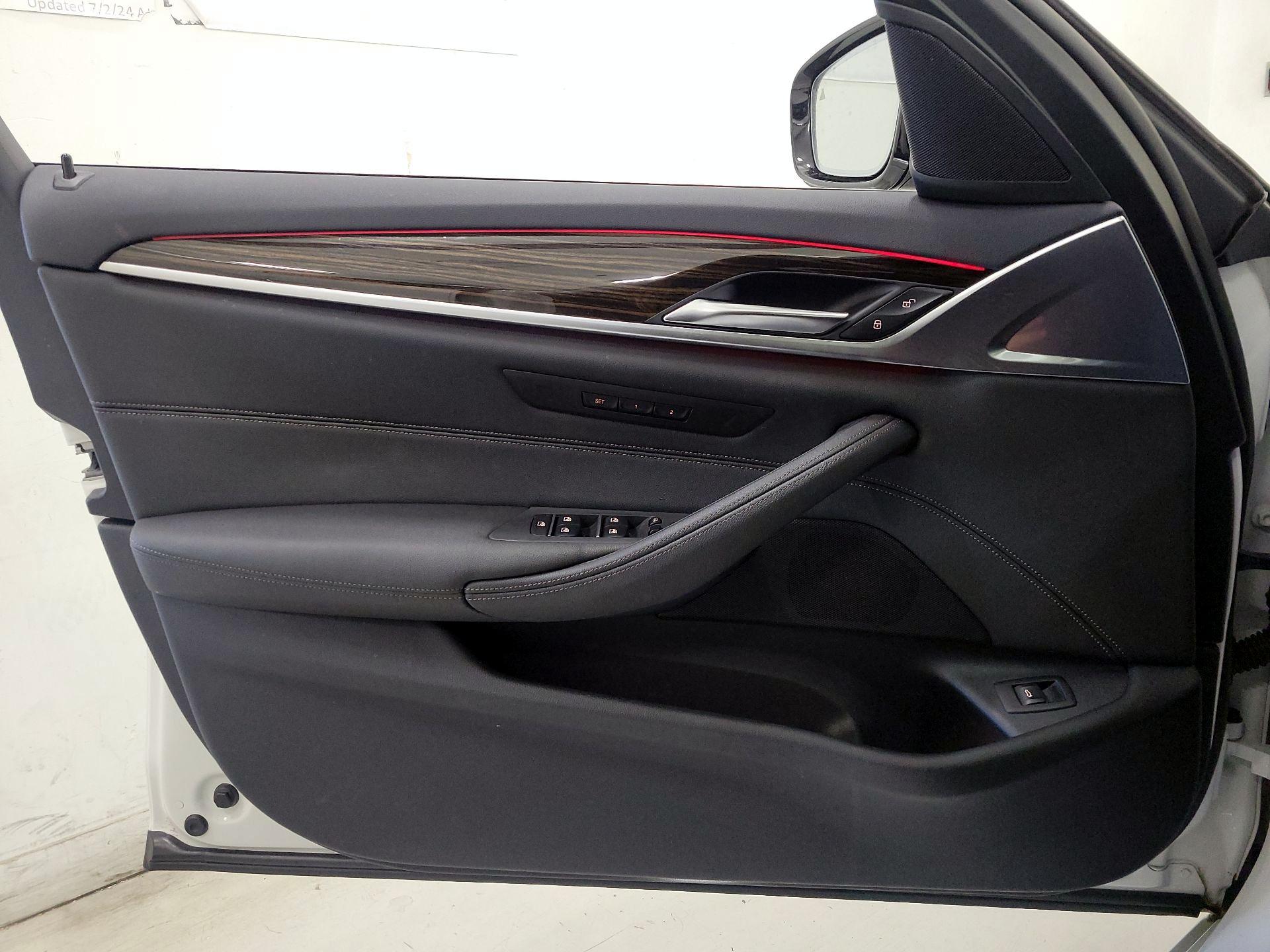 Thumbnail: 2023 BMW 5 Series - 12