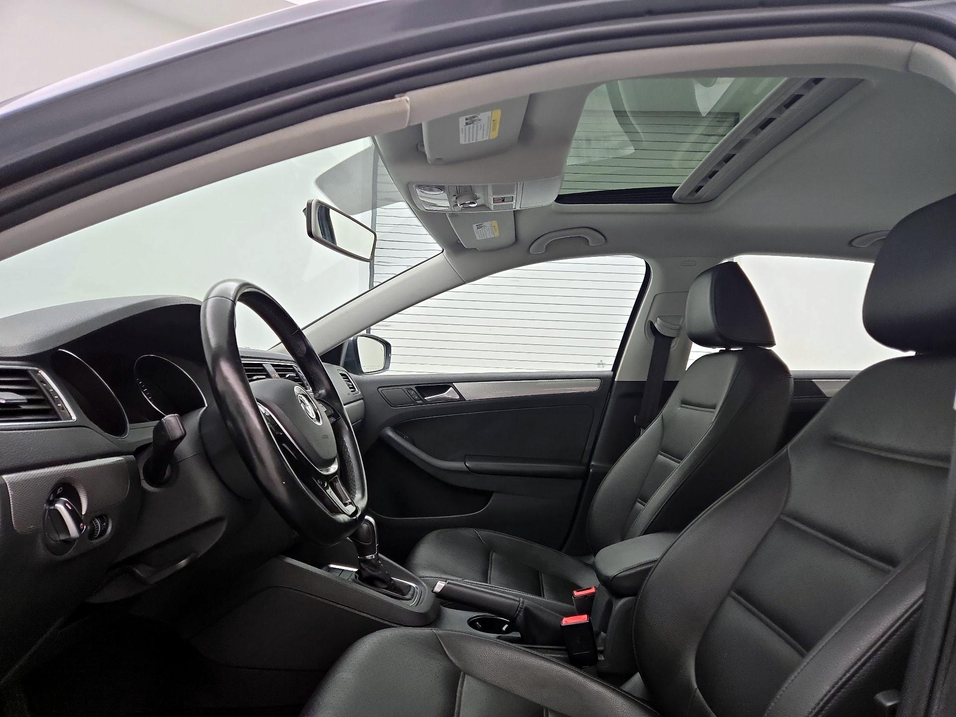 Thumbnail: 2017 Volkswagen Jetta - 18
