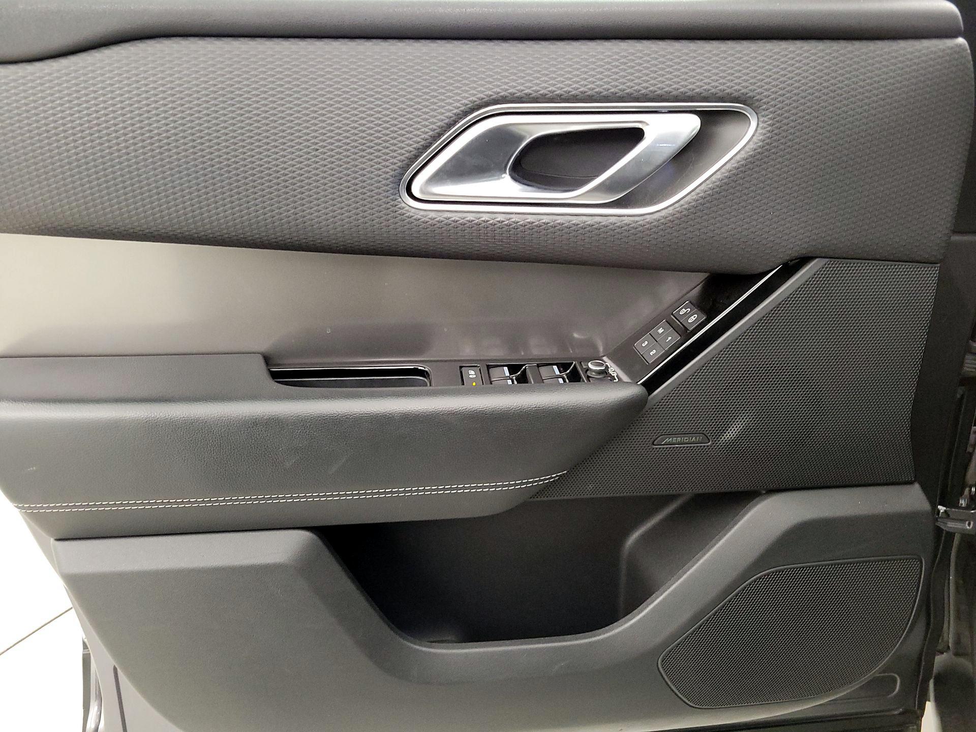 Thumbnail: 2019 Land Rover Range Rover Velar - 10