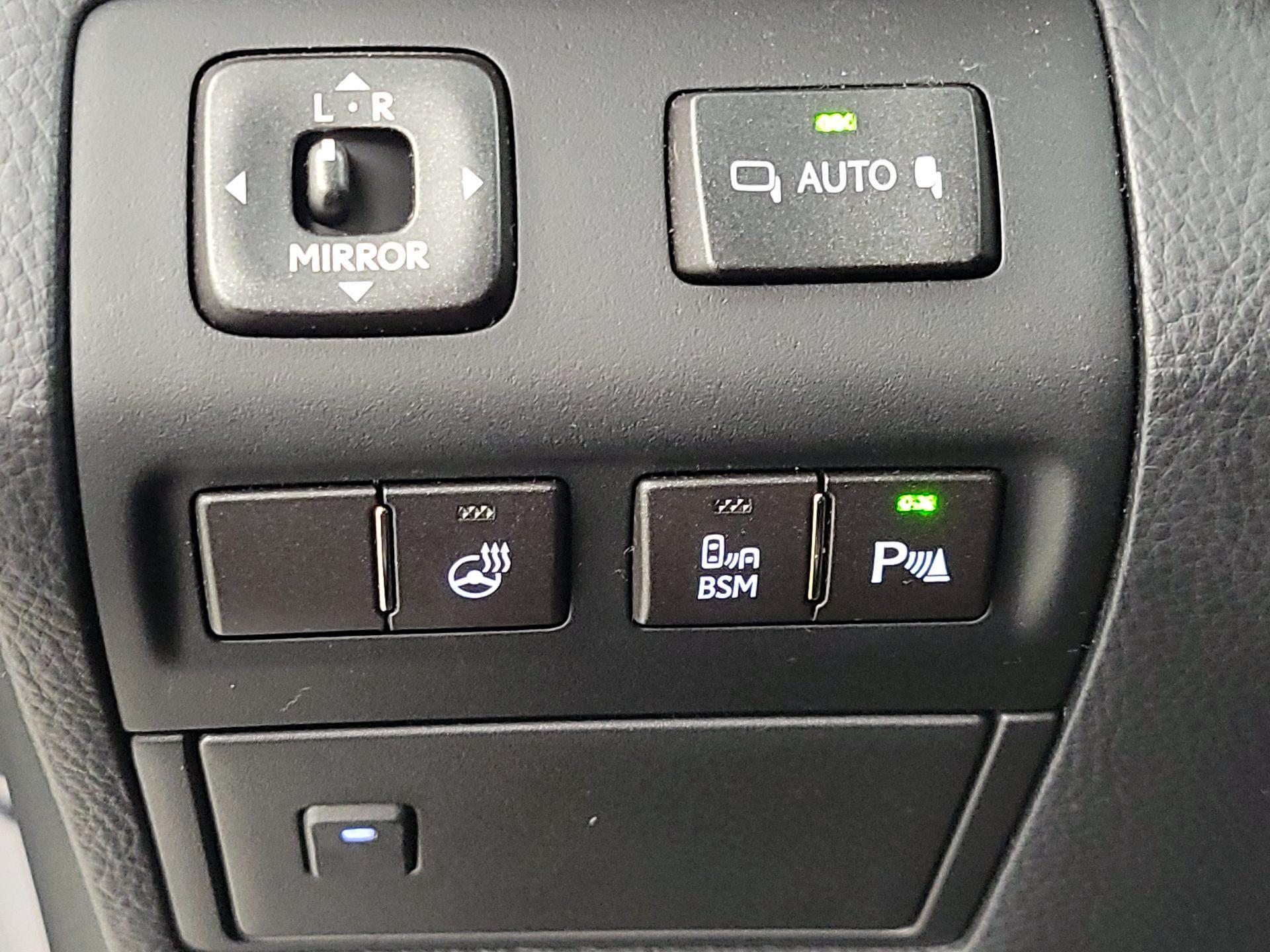 Thumbnail: 2016 Lexus LS - 13