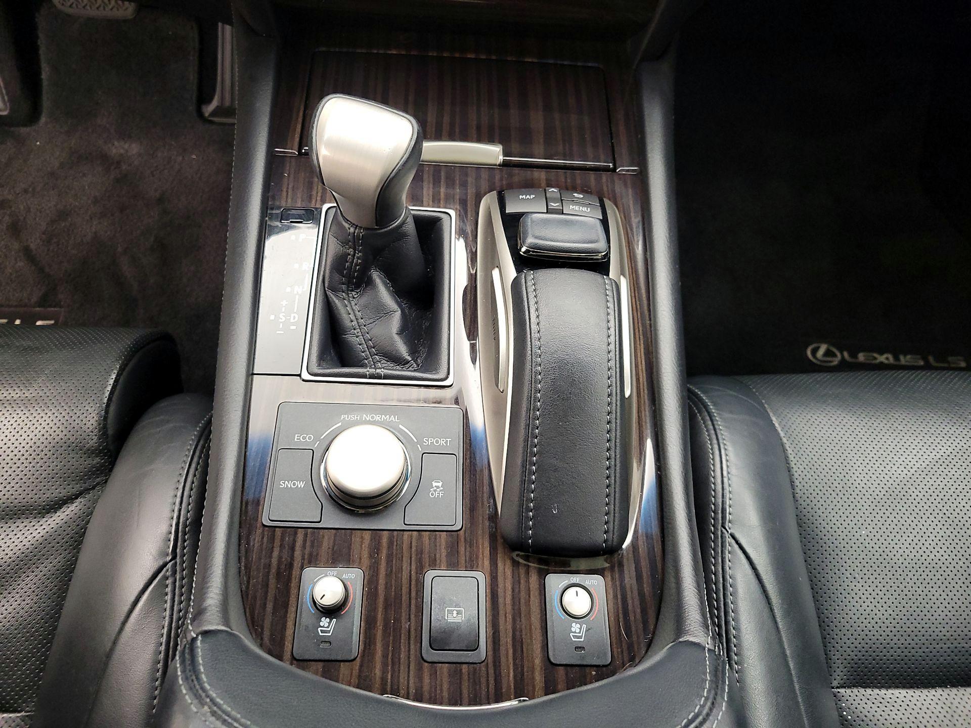 Thumbnail: 2016 Lexus LS - 17