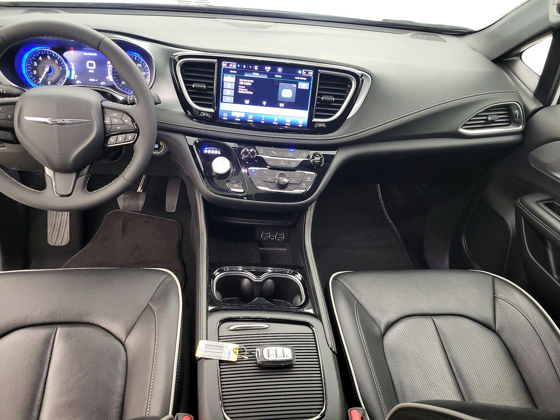 Thumbnail: 2025 Chrysler Pacifica - 9