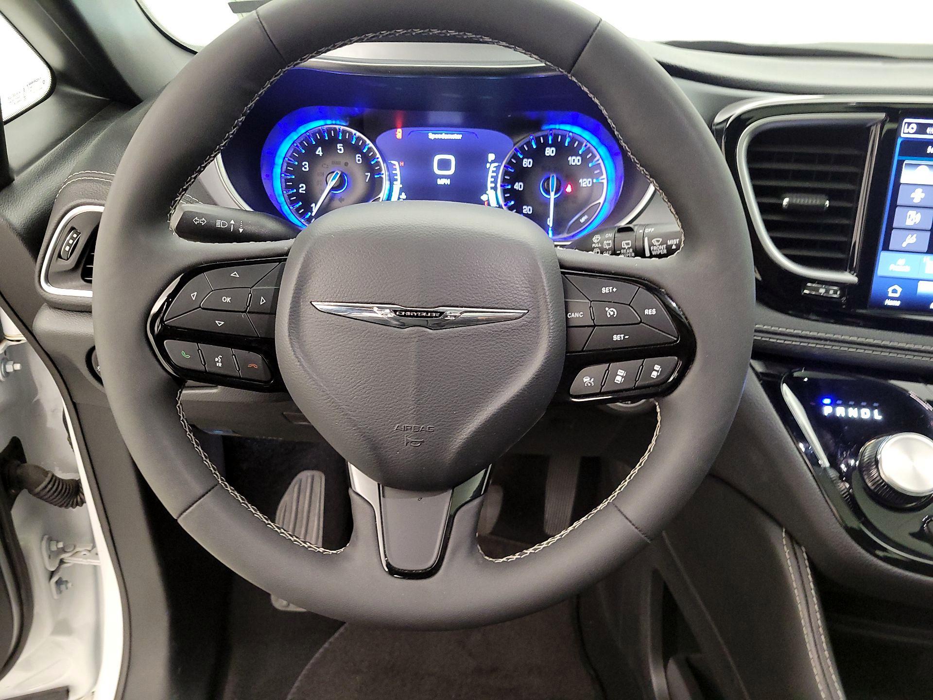 Thumbnail: 2025 Chrysler Pacifica - 10