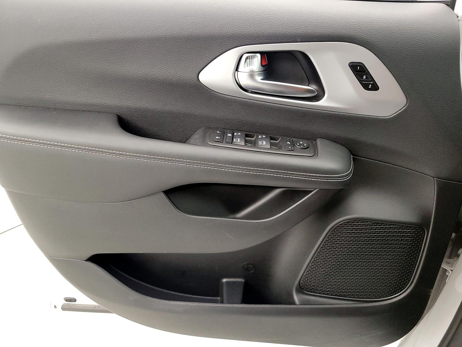 Thumbnail: 2025 Chrysler Pacifica - 12