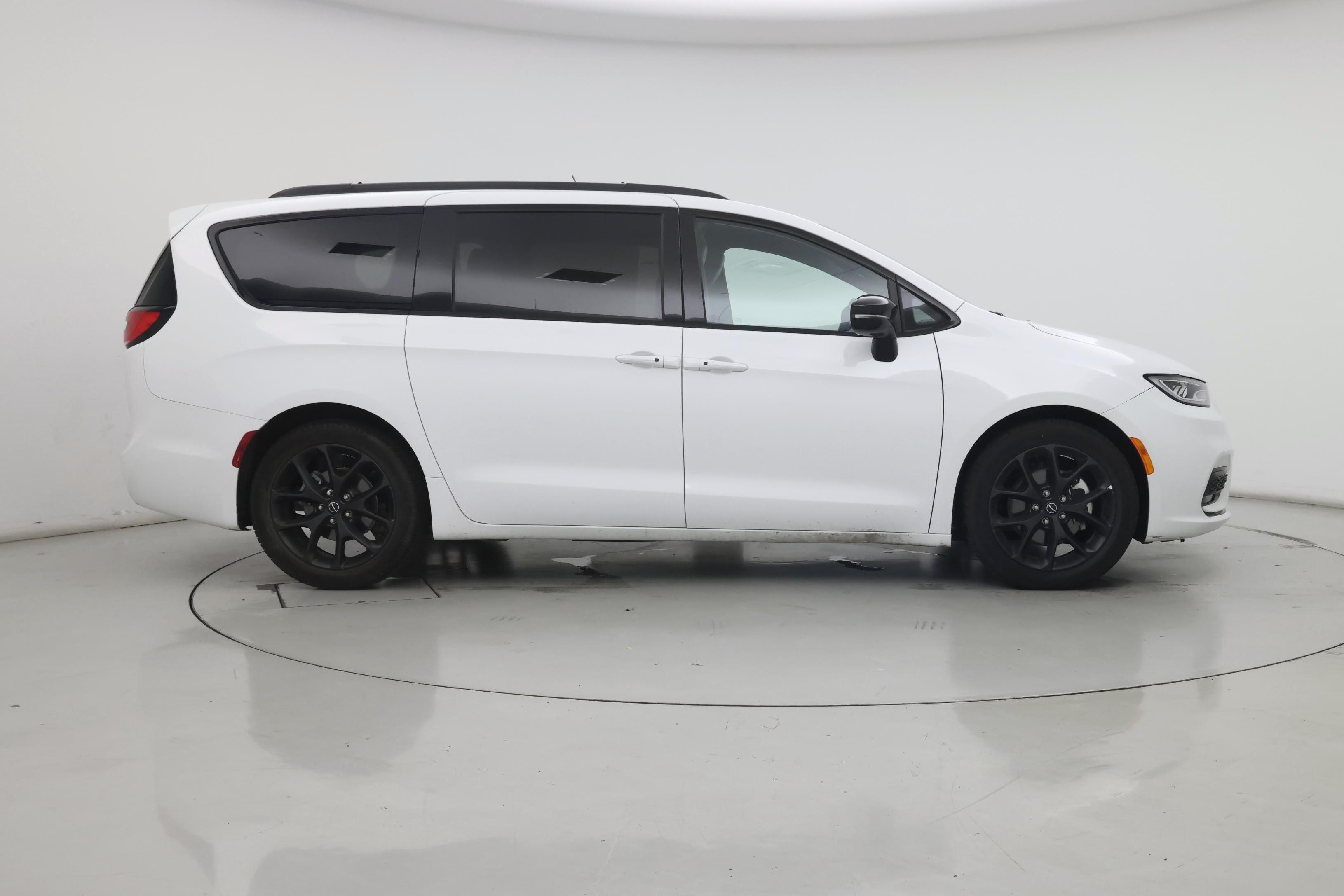 Thumbnail: 2025 Chrysler Pacifica - 7