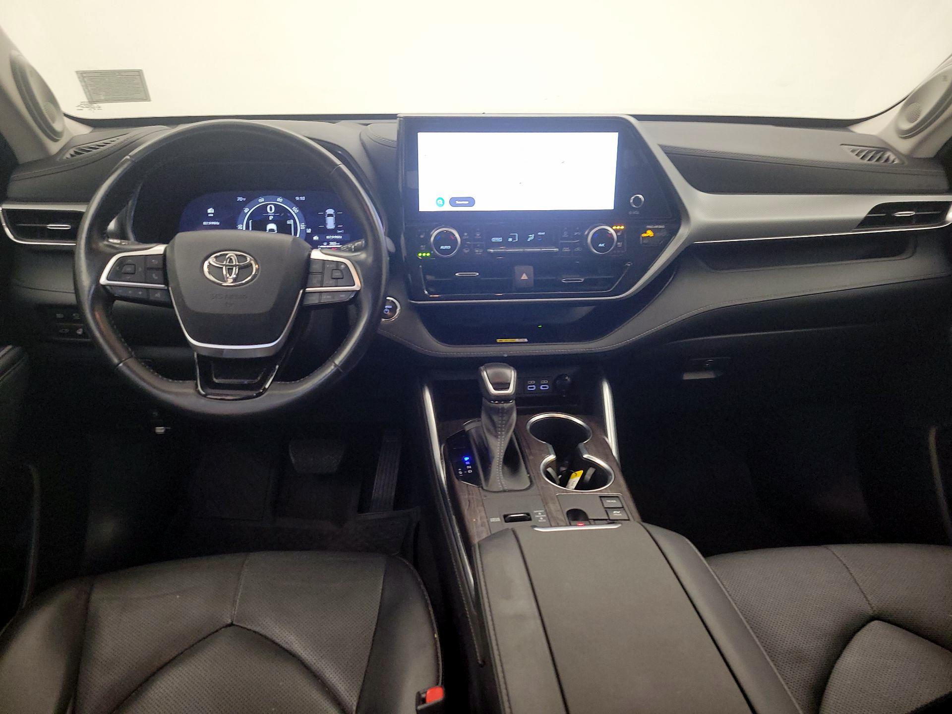 Thumbnail: 2023 Toyota Highlander - 9