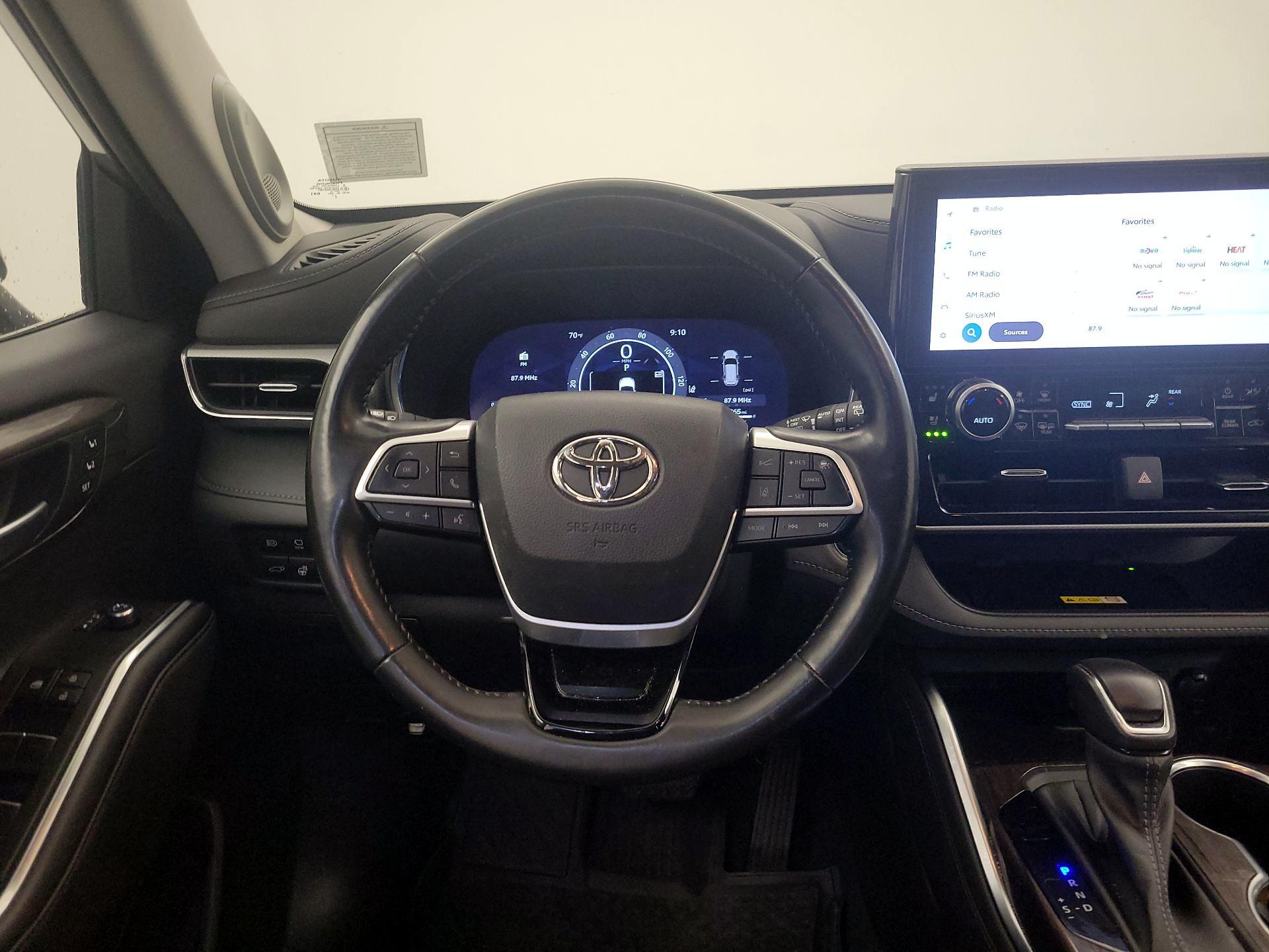 Thumbnail: 2023 Toyota Highlander - 10
