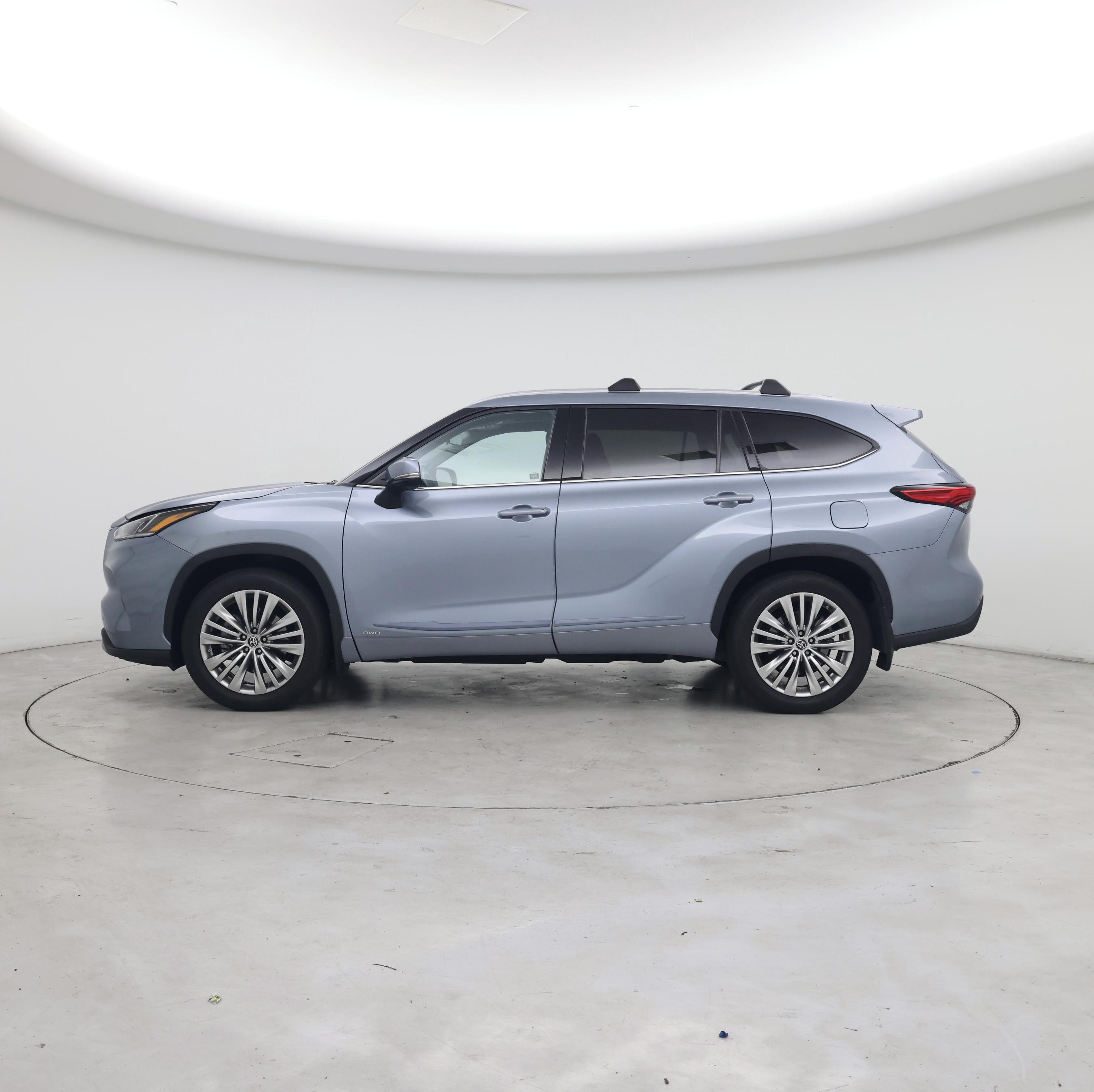 Thumbnail: 2023 Toyota Highlander - 3