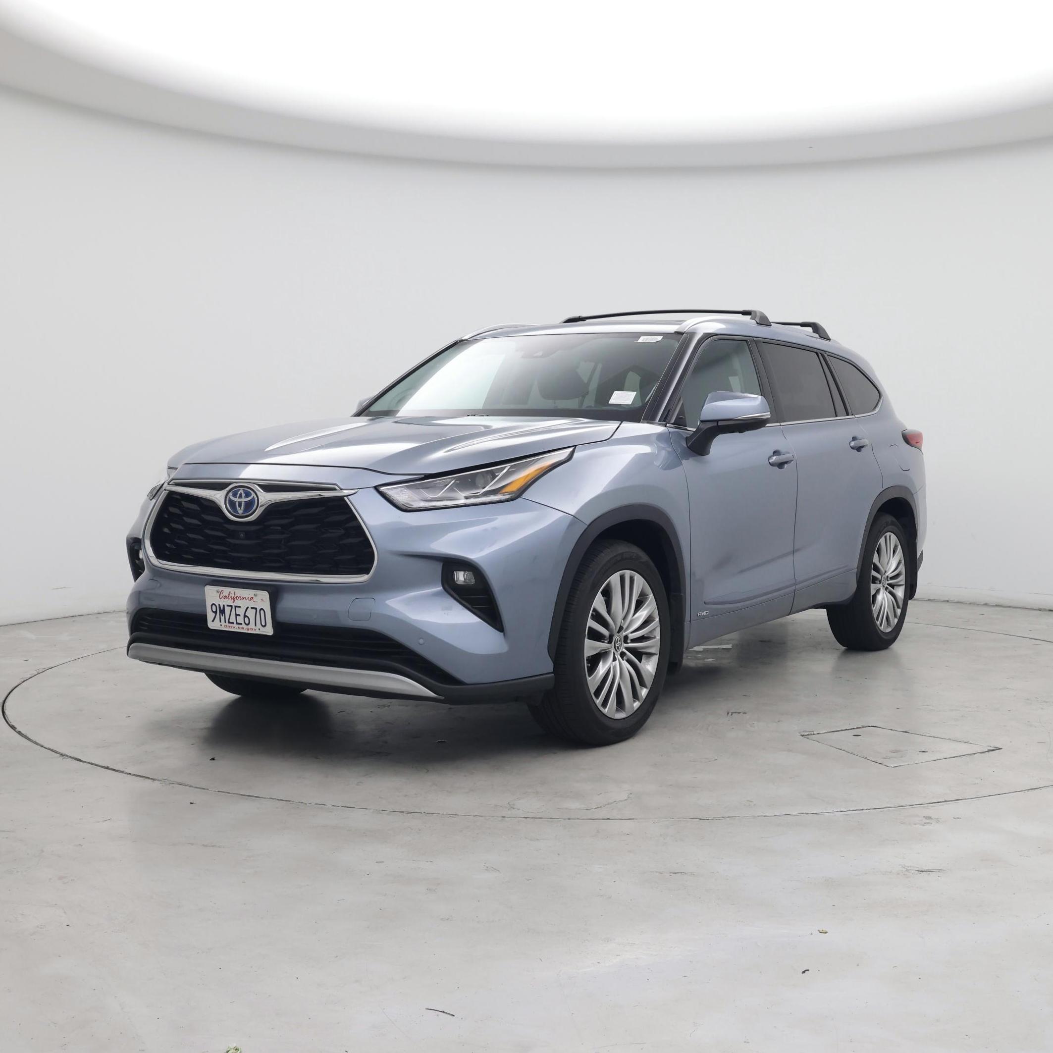 Thumbnail: 2023 Toyota Highlander - 4