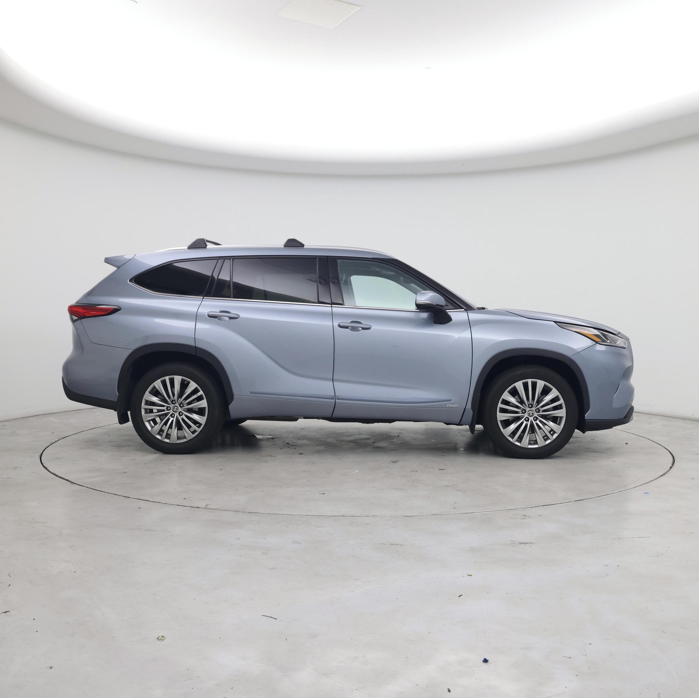 Thumbnail: 2023 Toyota Highlander - 7