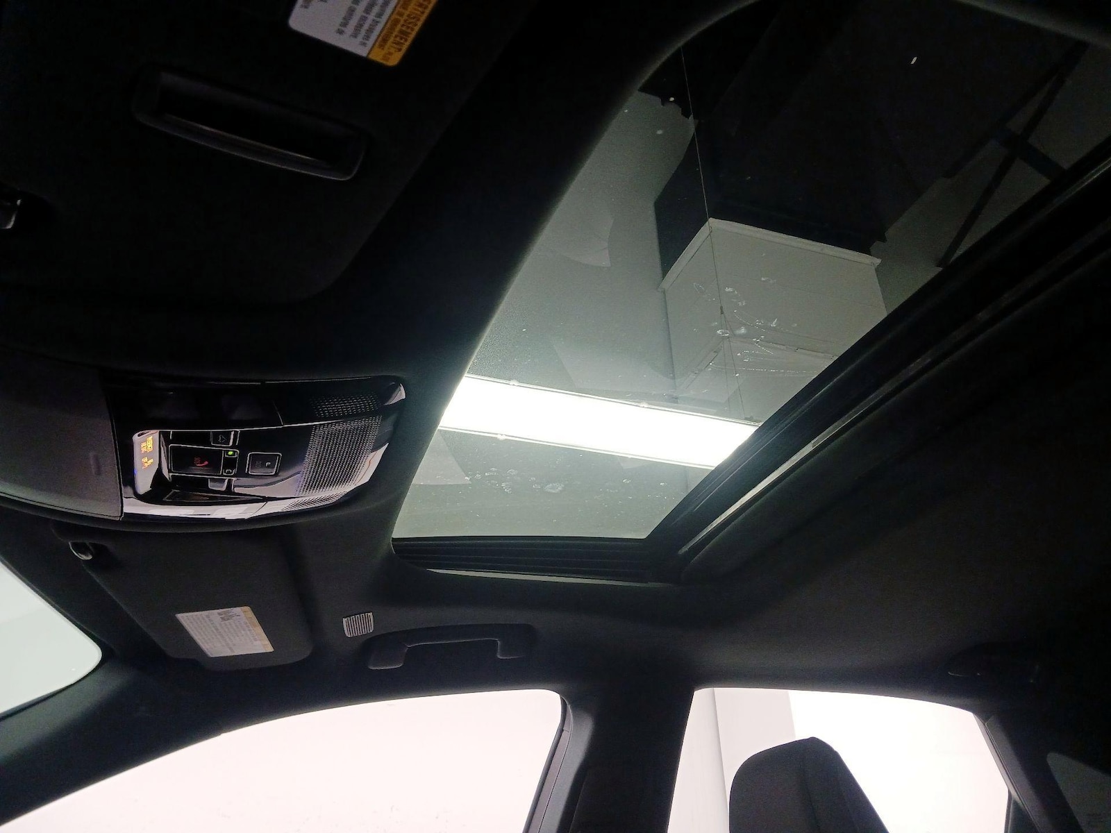Sunroof(s) & Overhead Airbags
