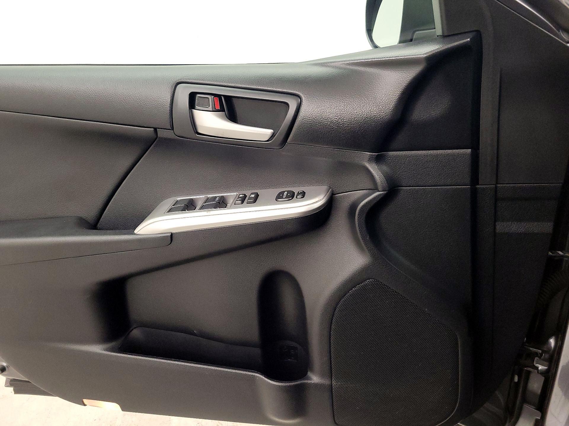 Thumbnail: 2014 Toyota Camry - 12
