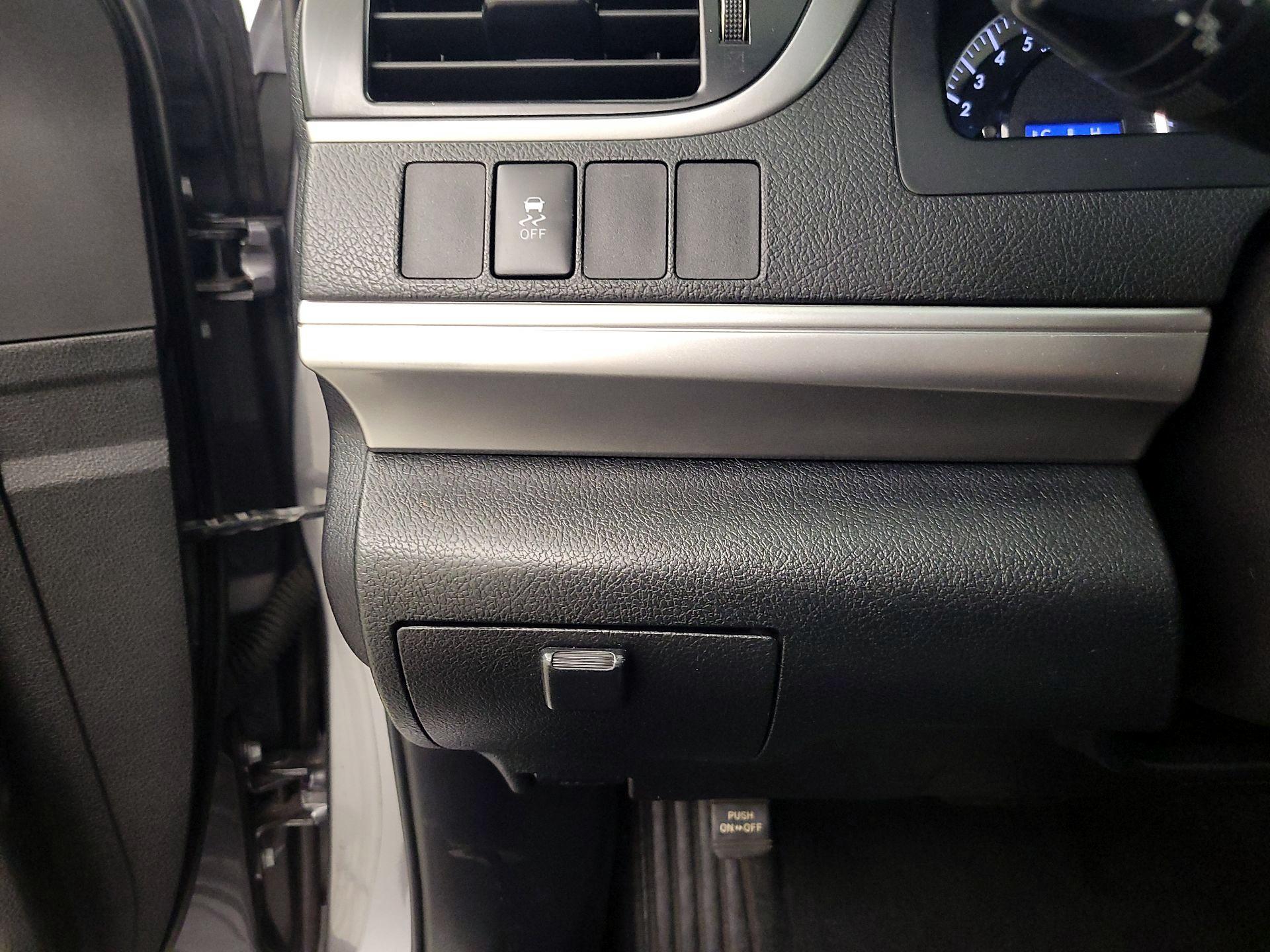 Thumbnail: 2014 Toyota Camry - 13