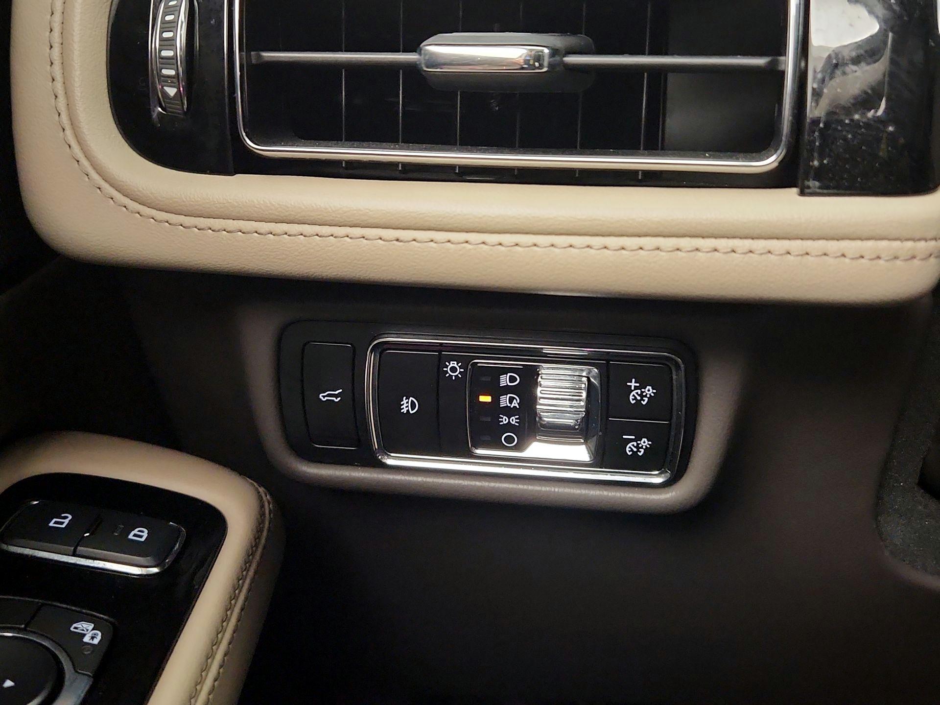 Thumbnail: 2023 Lincoln Aviator - 13