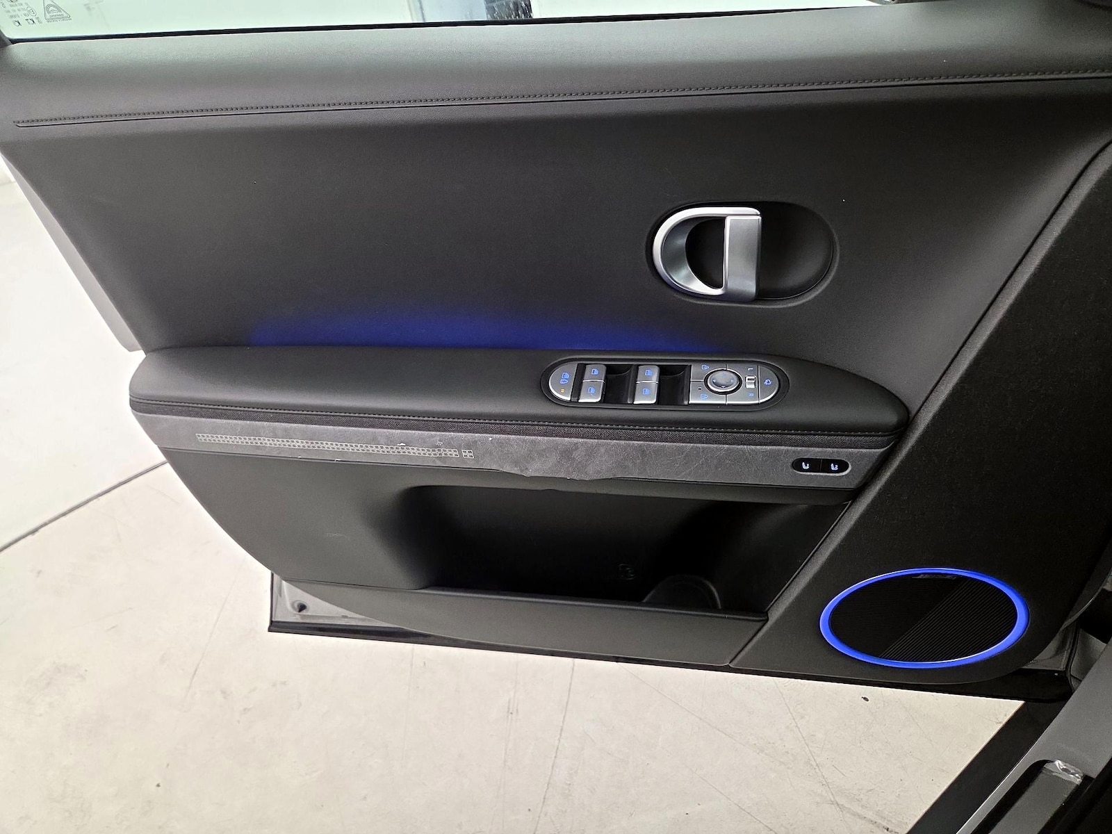 2024 Hyundai IONIQ 5 Limited - Photo 13