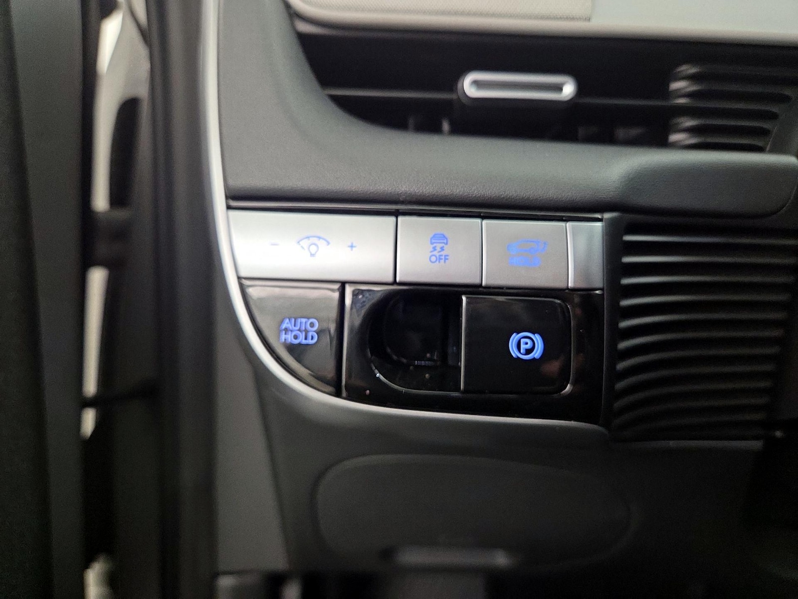 2024 Hyundai IONIQ 5 Limited - Photo 14