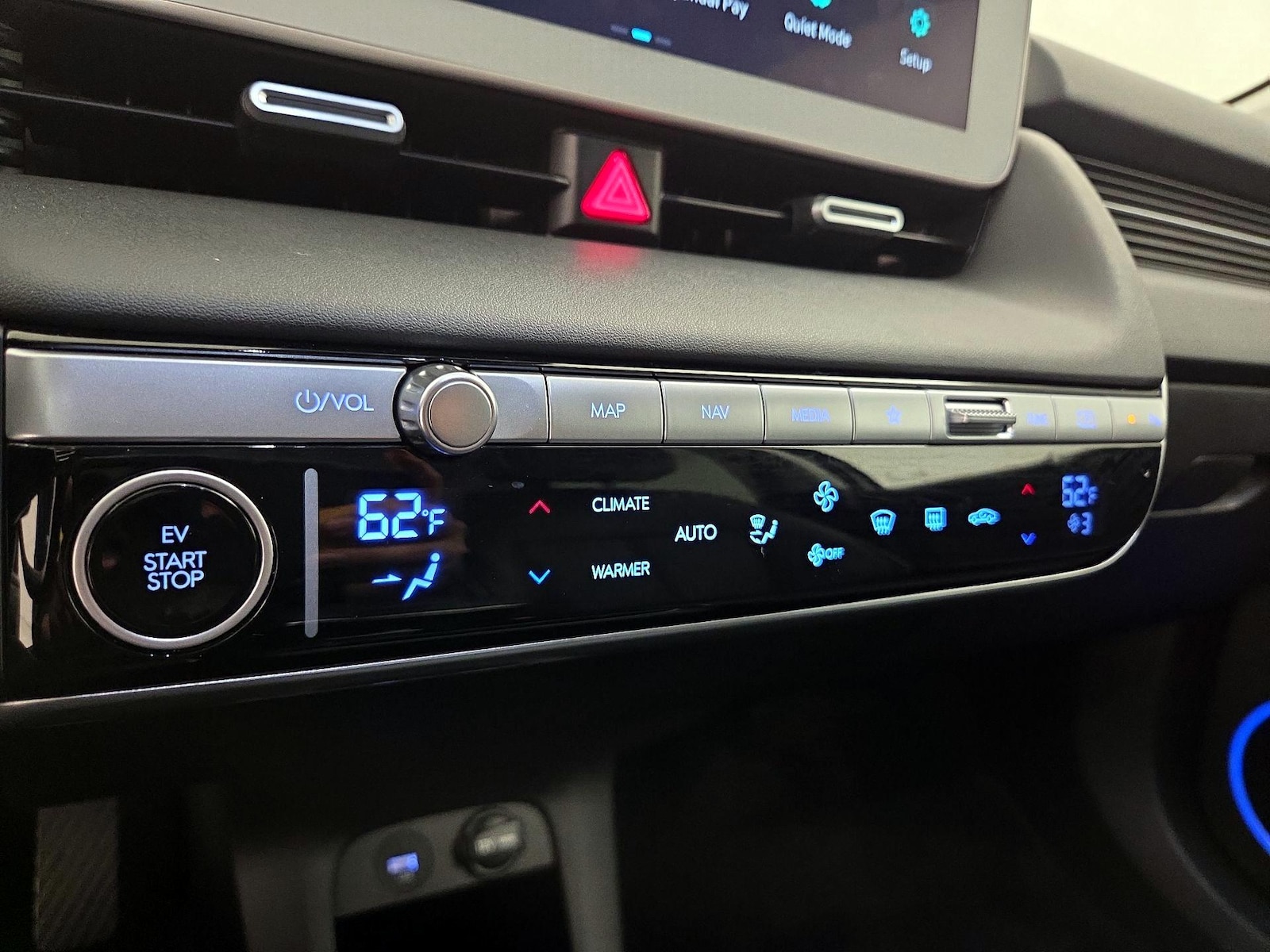 2024 Hyundai IONIQ 5 Limited - Photo 18