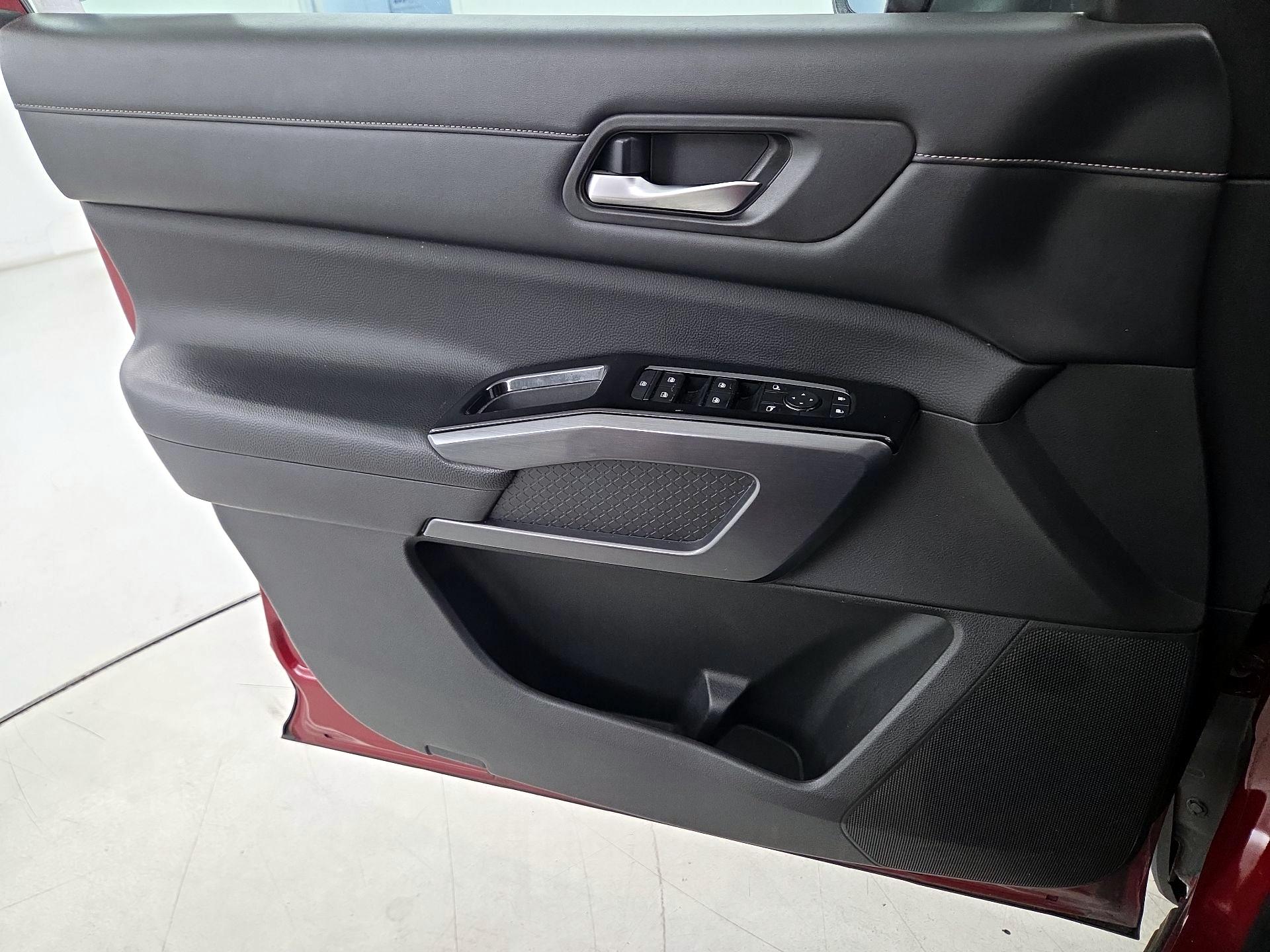 Thumbnail: 2023 Nissan Pathfinder - 12