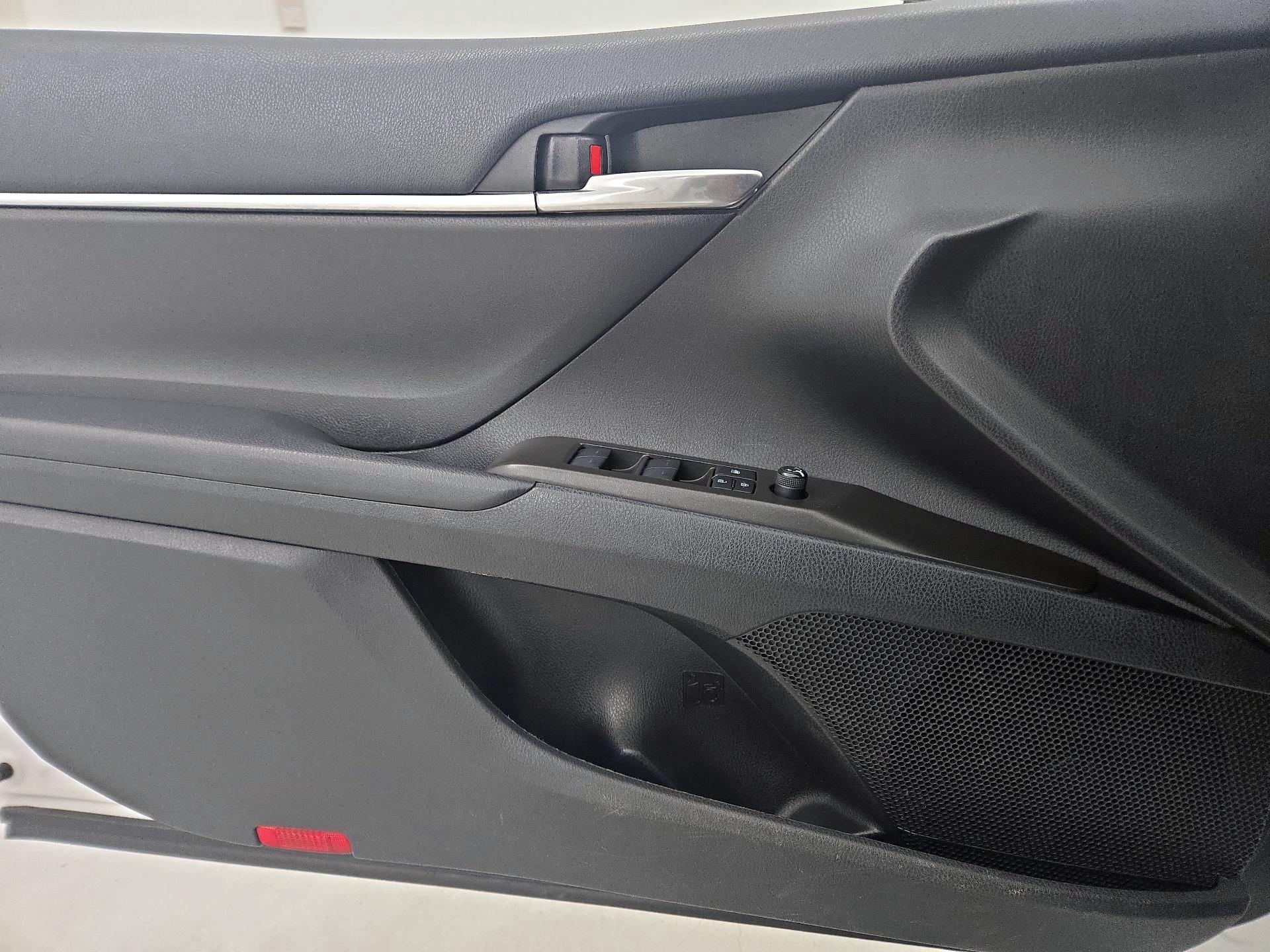 Thumbnail: 2021 Toyota Camry - 12