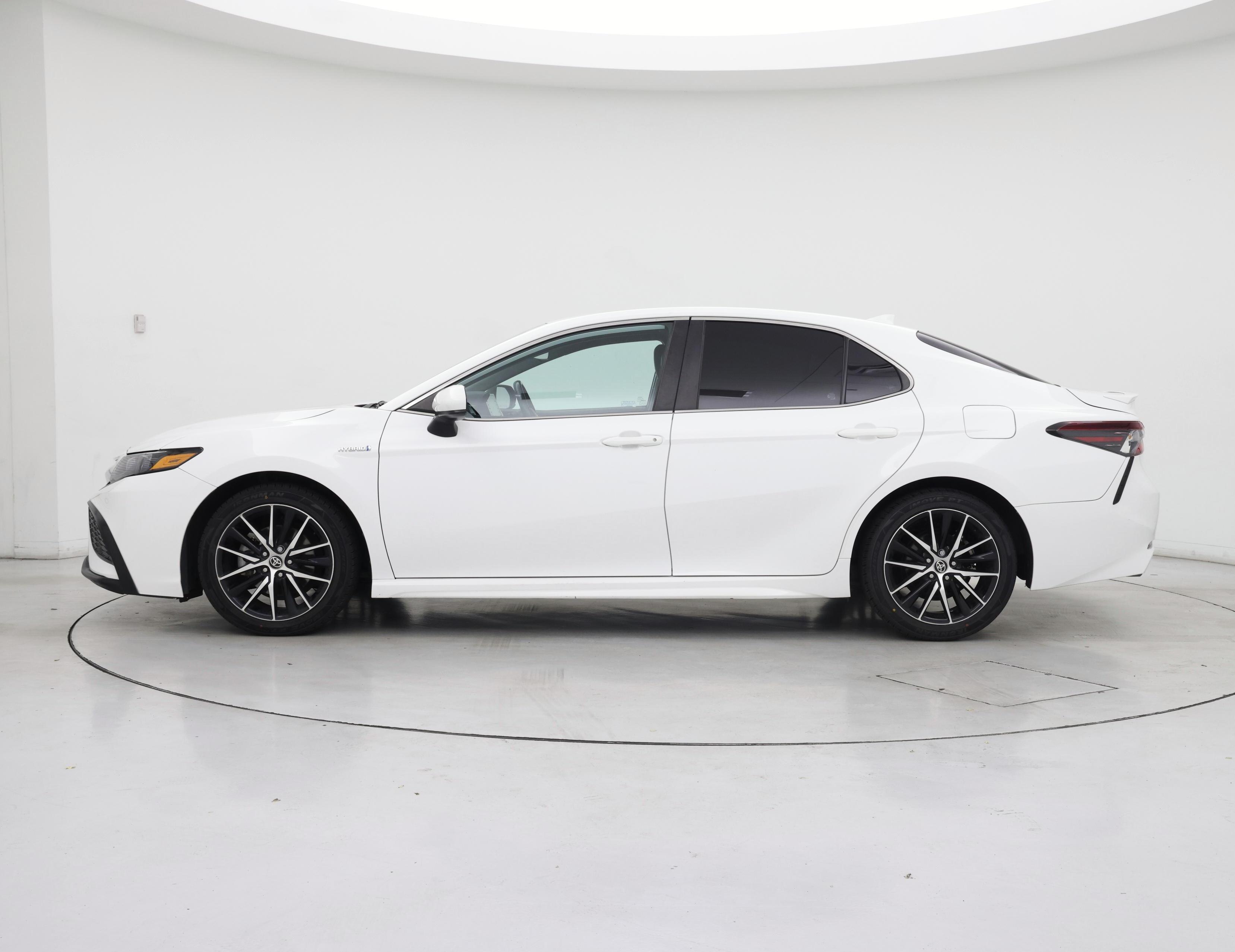 Thumbnail: 2021 Toyota Camry - 3