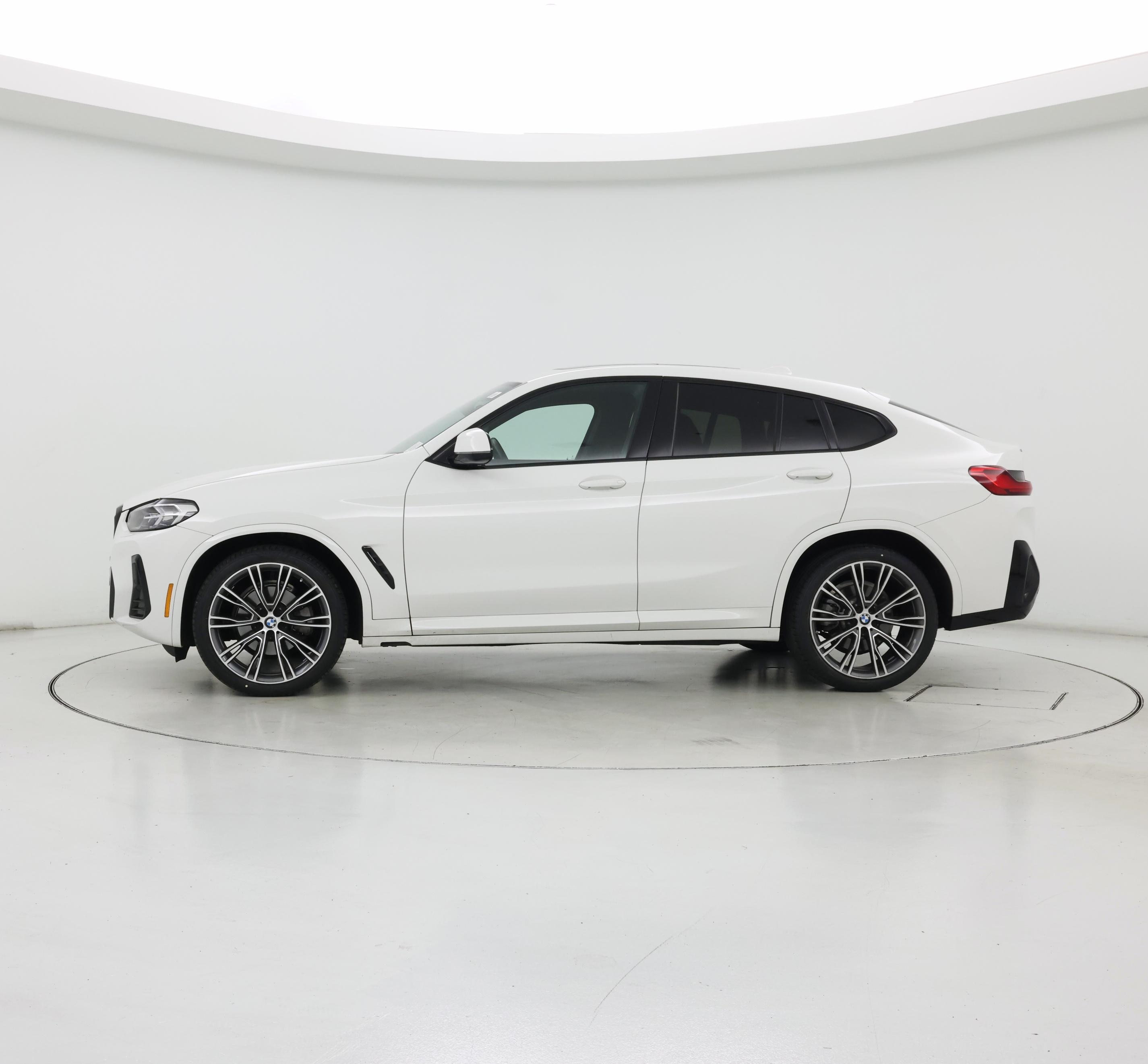 Thumbnail: 2023 BMW X4 - 3