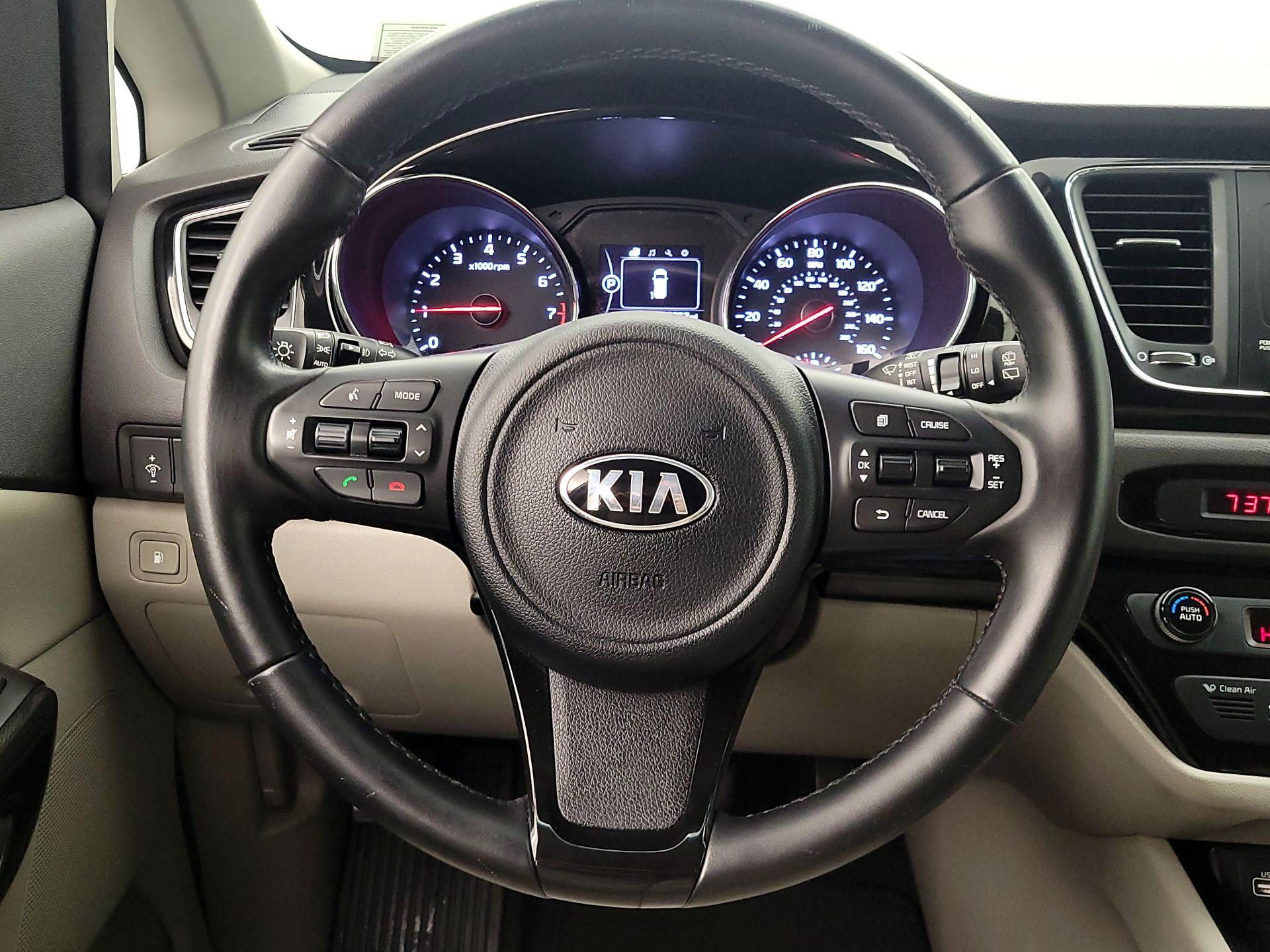 Thumbnail: 2016 Kia Sedona - 10