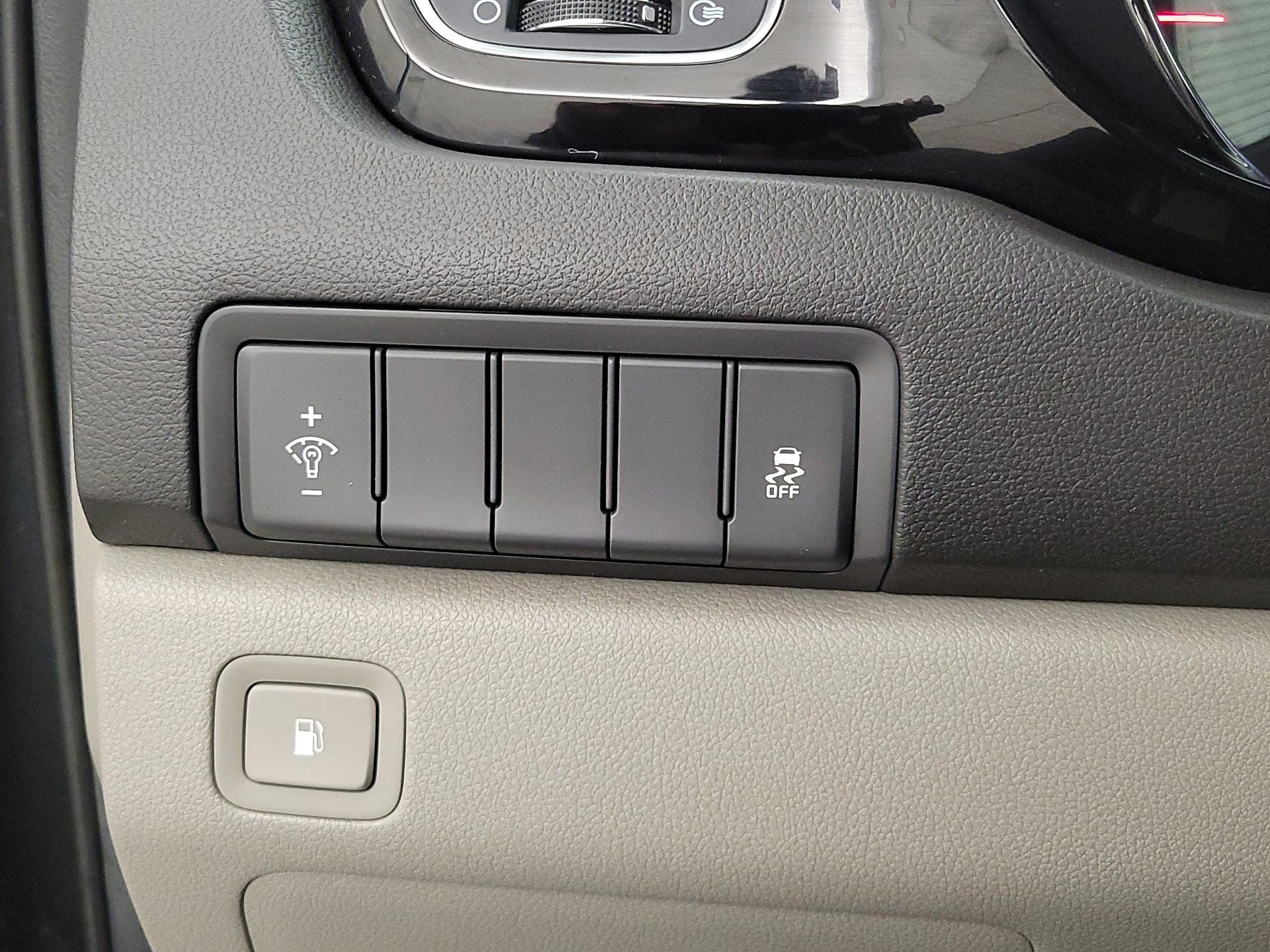 Thumbnail: 2016 Kia Sedona - 13