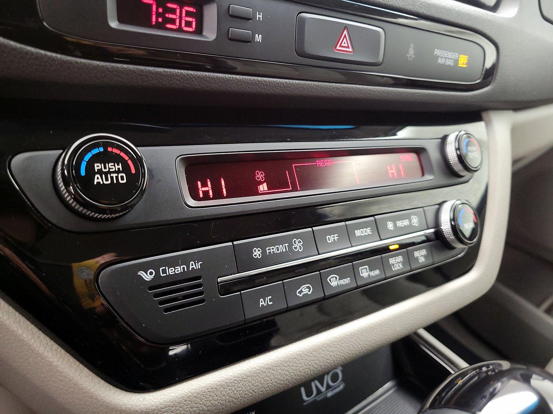 Thumbnail: 2016 Kia Sedona - 16