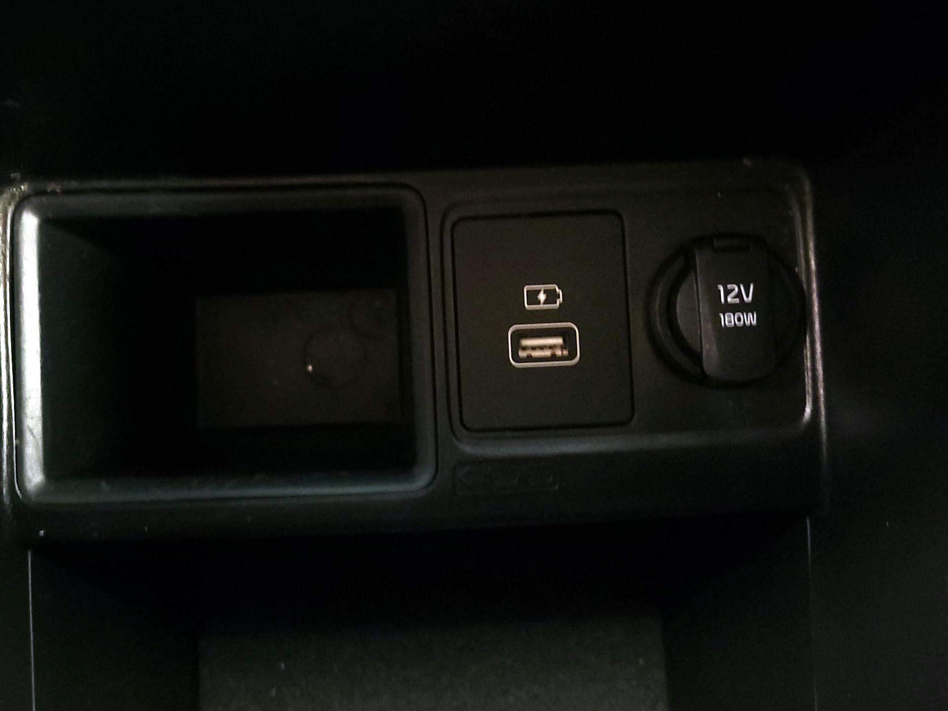 Thumbnail: 2016 Kia Sedona - 18