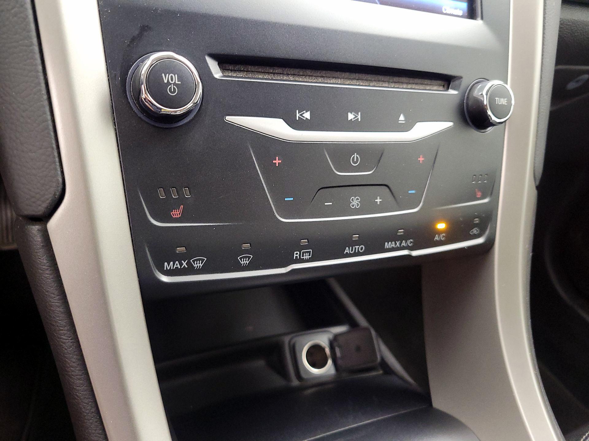 Thumbnail: 2014 Ford Fusion - 16