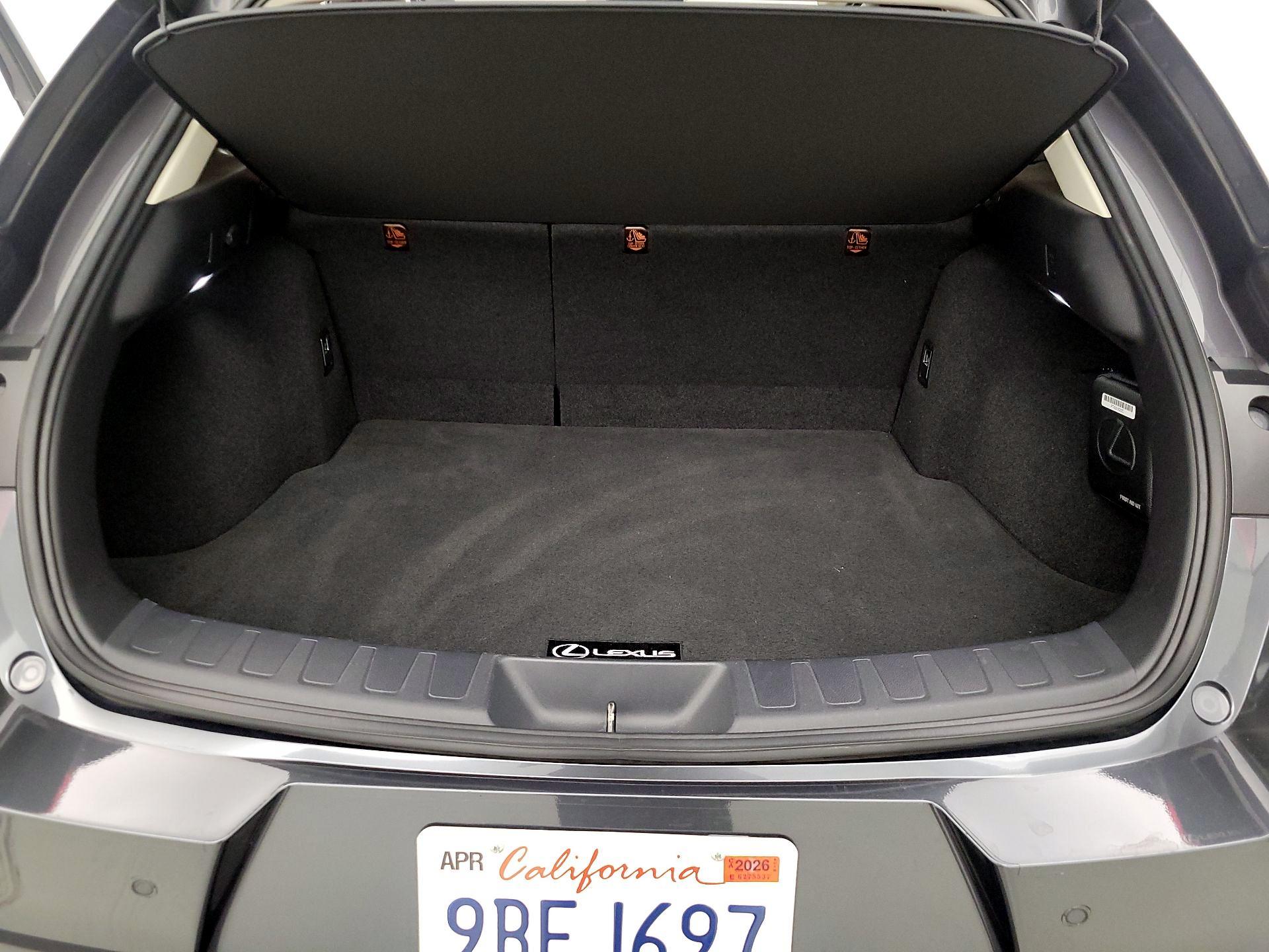 Thumbnail: 2022 Lexus UX - 20