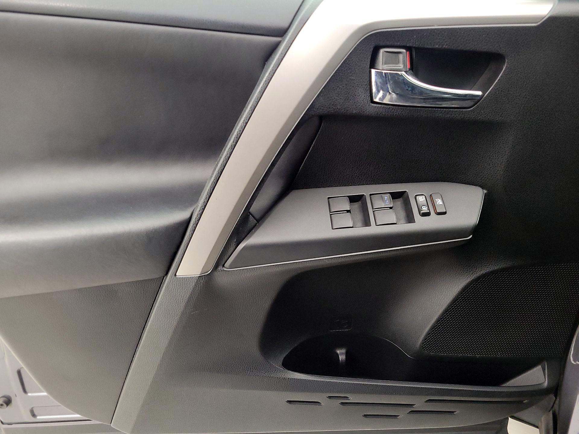 Thumbnail: 2017 Toyota RAV4 - 12