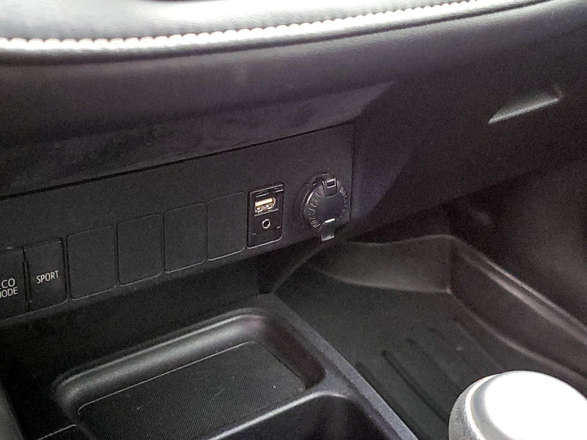 Thumbnail: 2017 Toyota RAV4 - 18