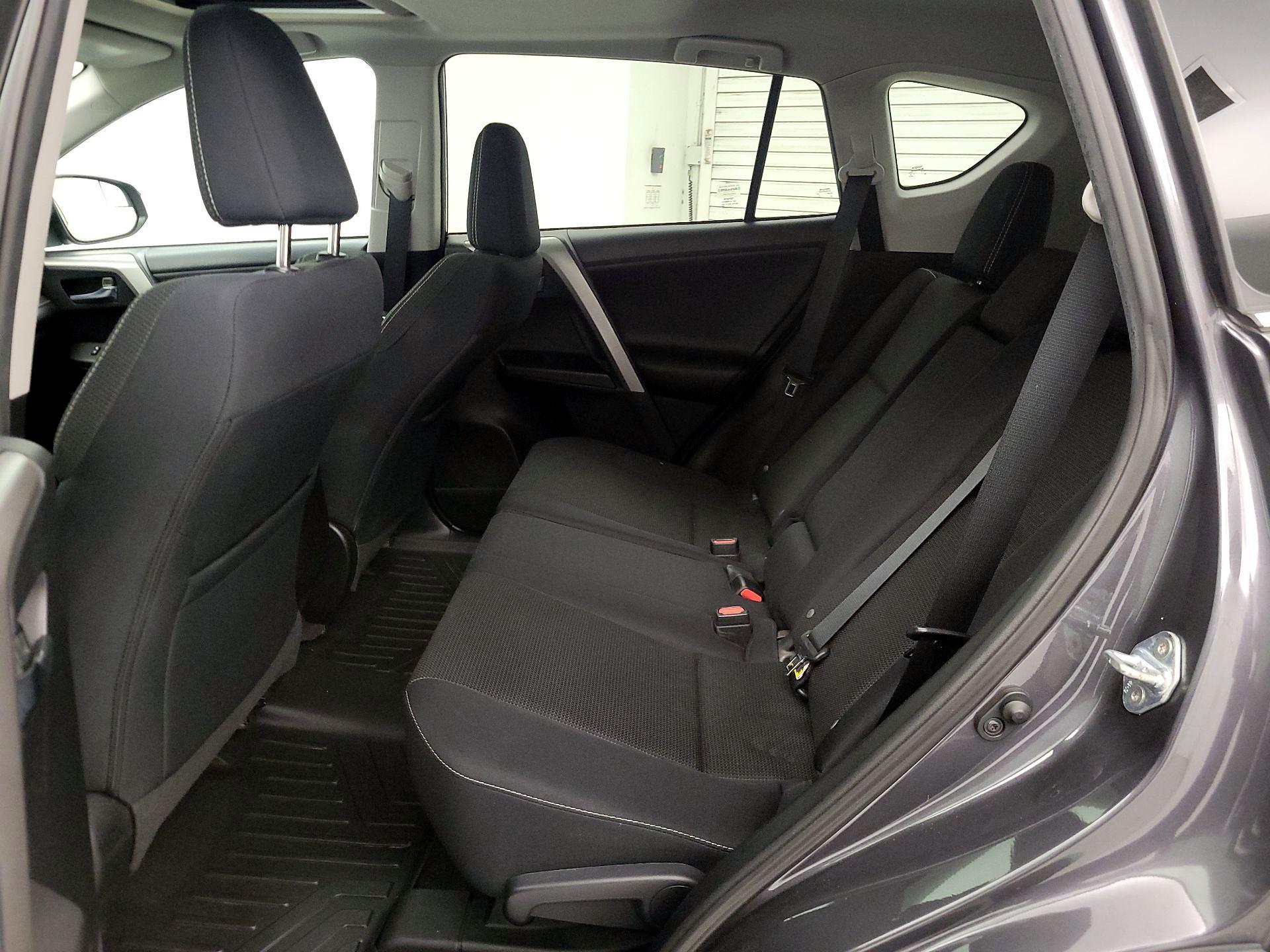 Thumbnail: 2017 Toyota RAV4 - 20