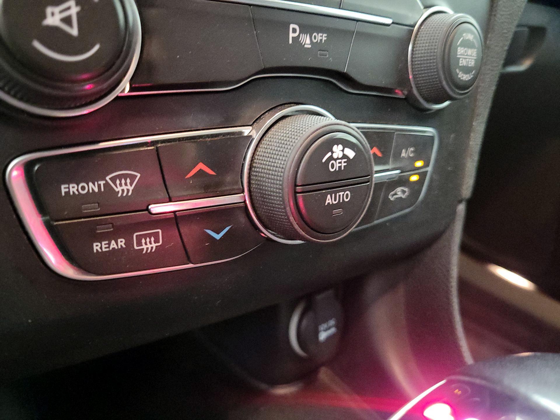 Thumbnail: 2016 Dodge Charger - 16