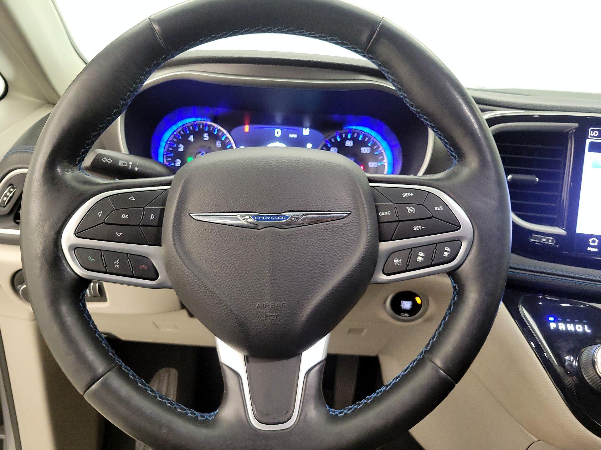 Thumbnail: 2021 Chrysler Pacifica - 10