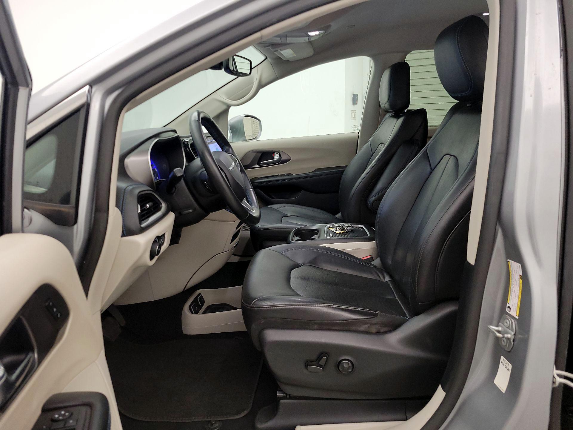 Thumbnail: 2021 Chrysler Pacifica - 11