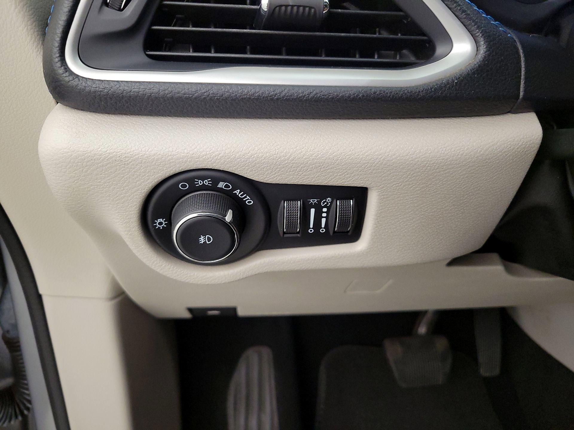 Thumbnail: 2021 Chrysler Pacifica - 13