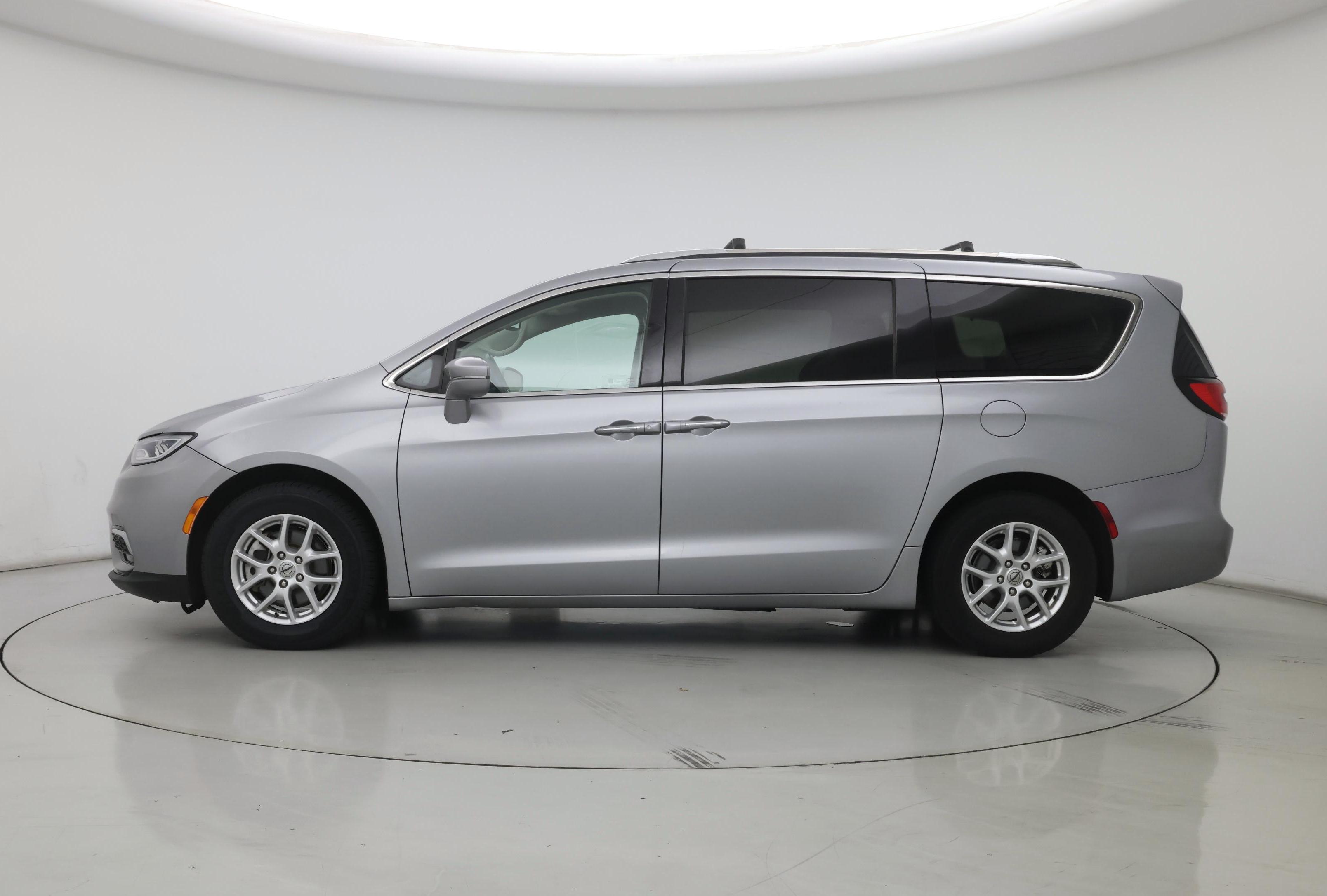 Thumbnail: 2021 Chrysler Pacifica - 3