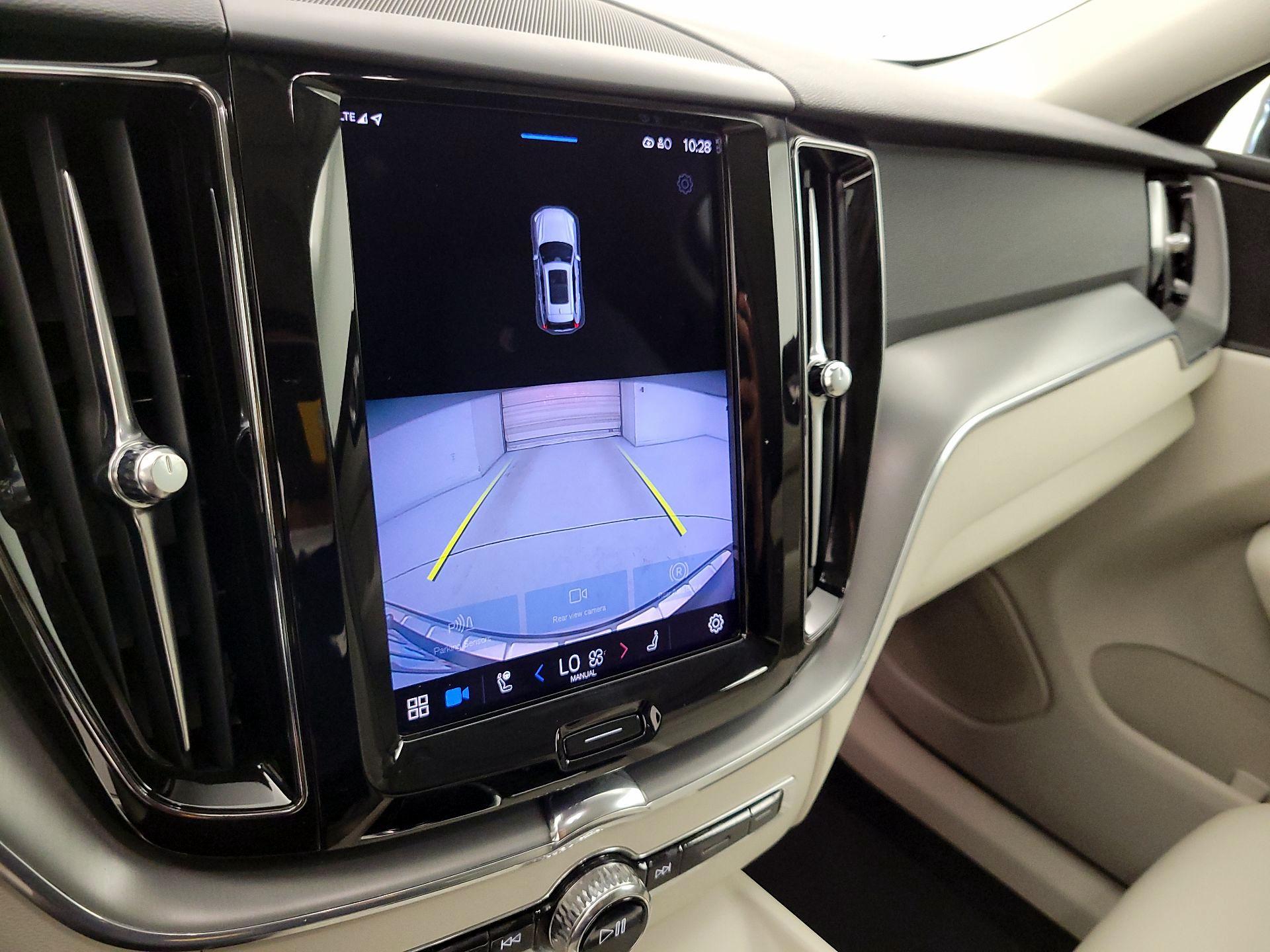 Thumbnail: 2023 Volvo XC60 - 14