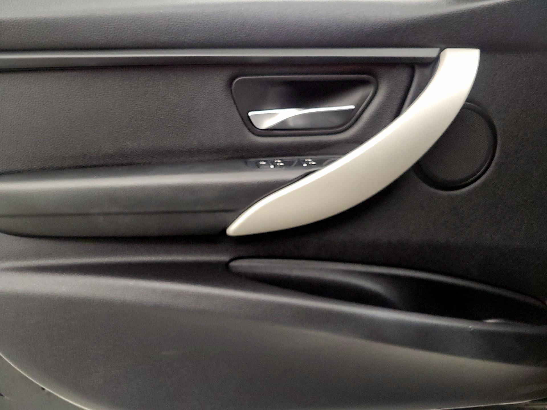 Thumbnail: 2017 BMW 3 Series - 12