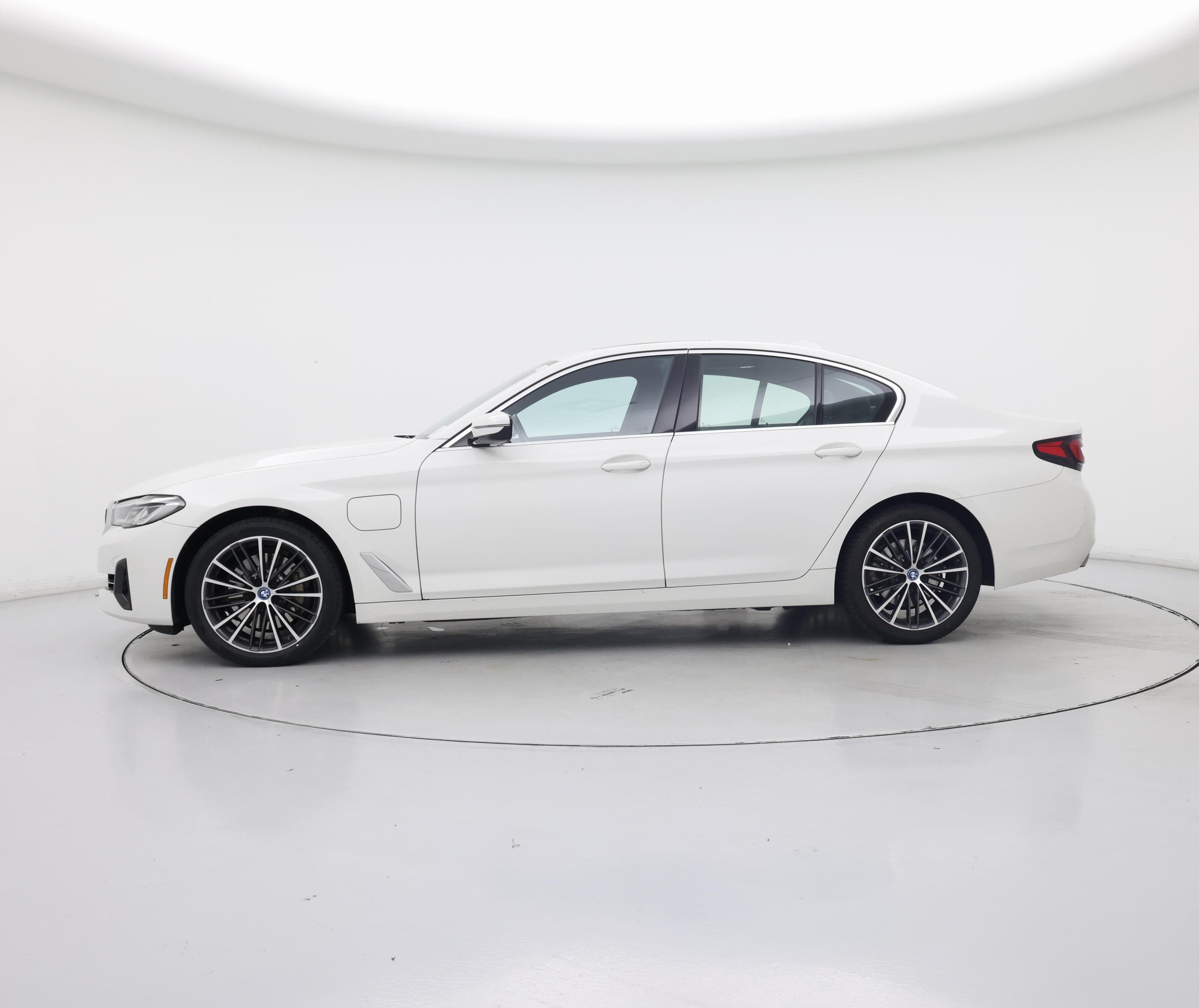 Thumbnail: 2023 BMW 5 Series - 3