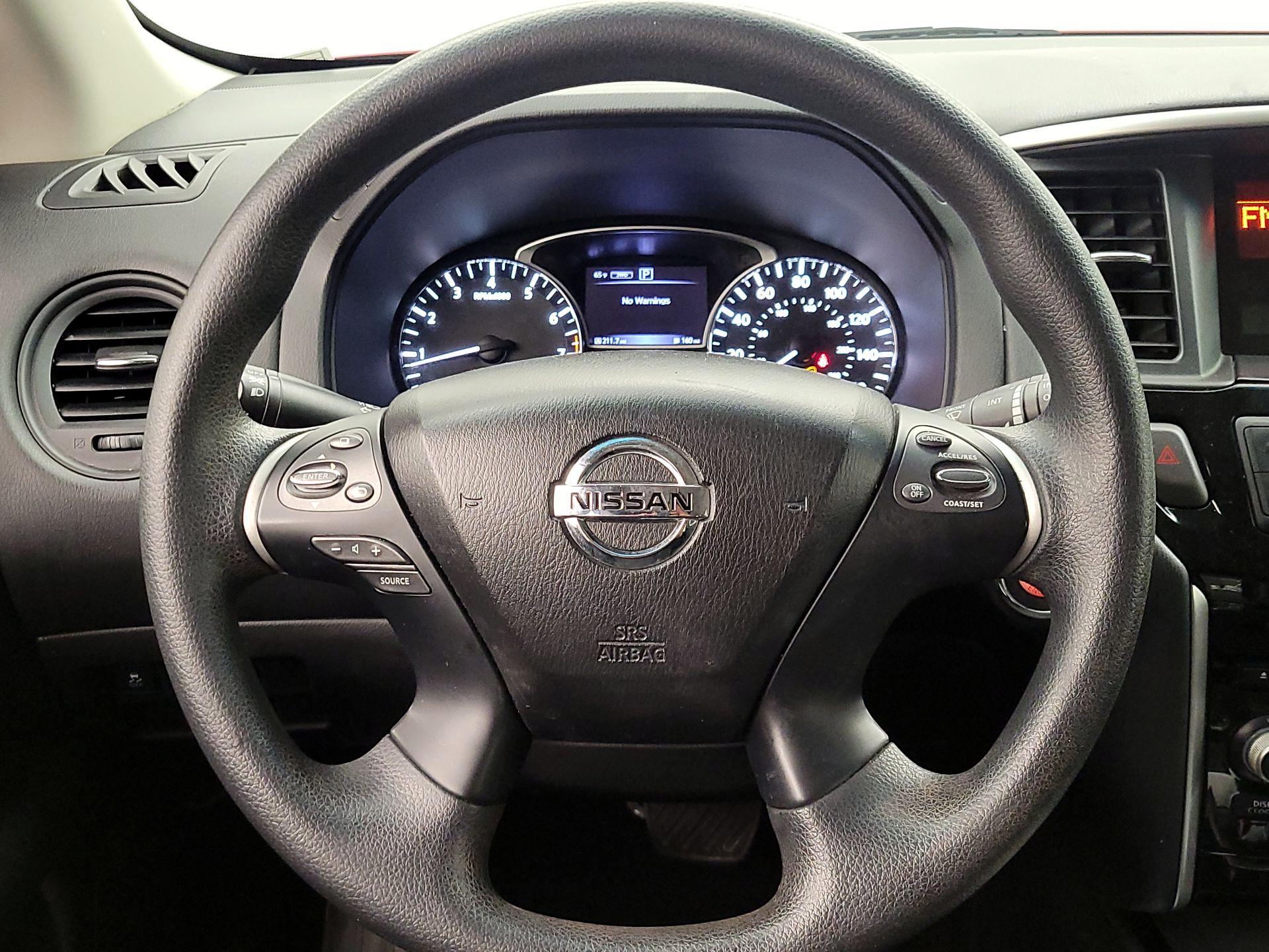 Thumbnail: 2016 Nissan Pathfinder - 10