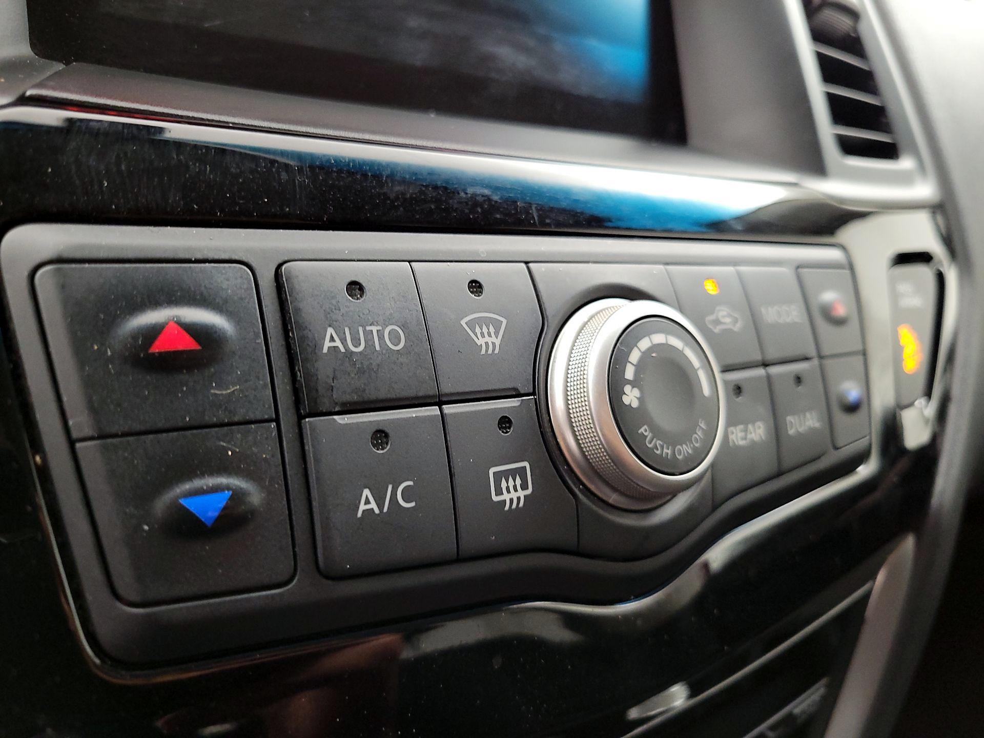 Thumbnail: 2016 Nissan Pathfinder - 14
