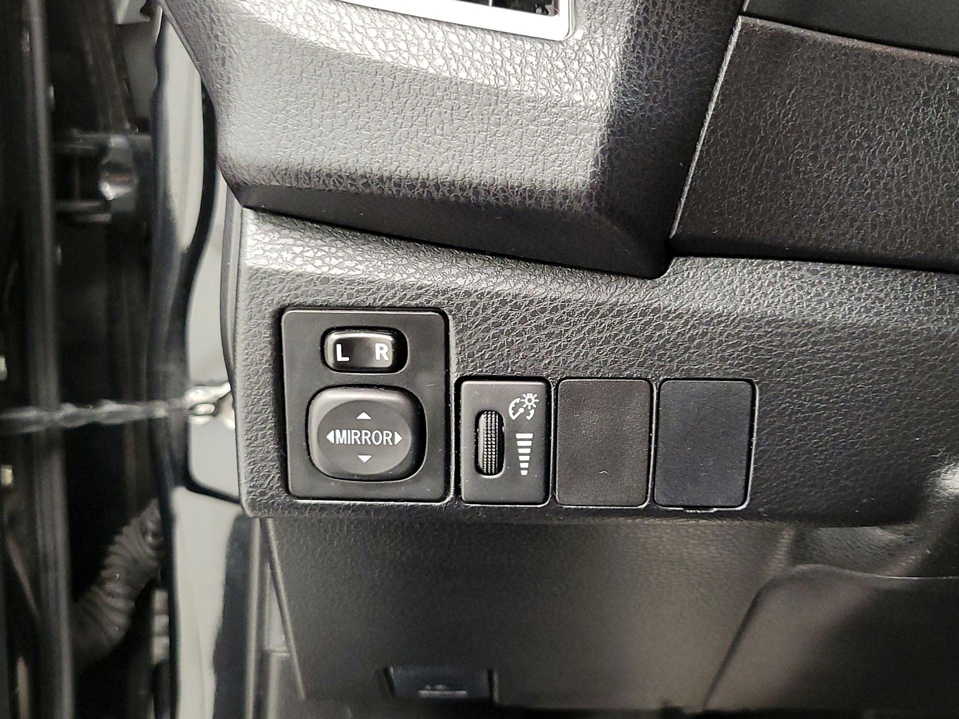 Thumbnail: 2014 Toyota Corolla - 13