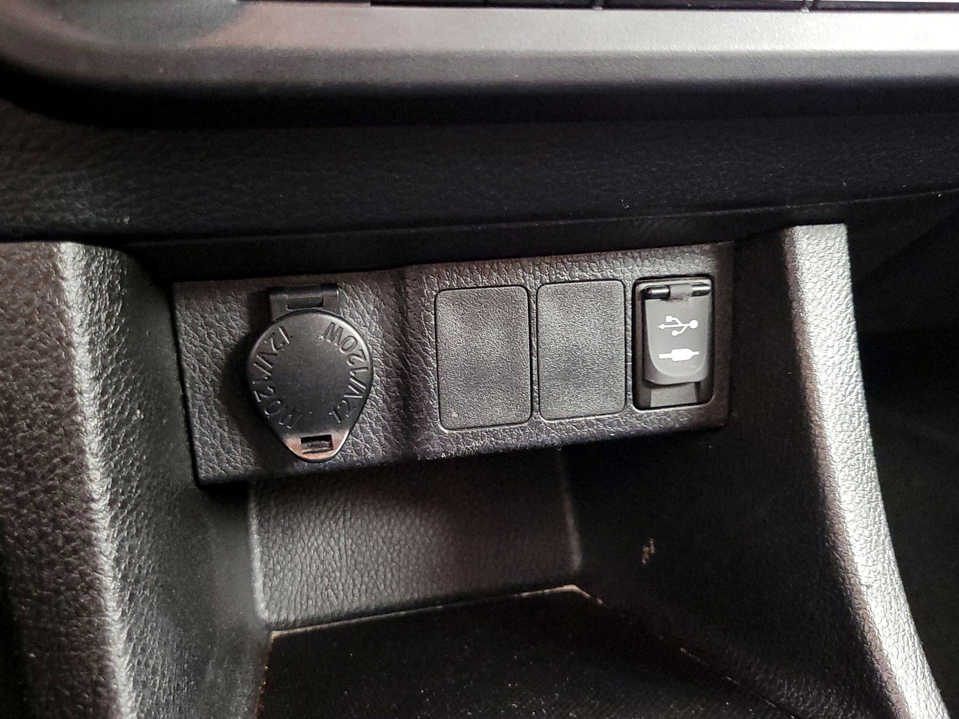 Thumbnail: 2014 Toyota Corolla - 18