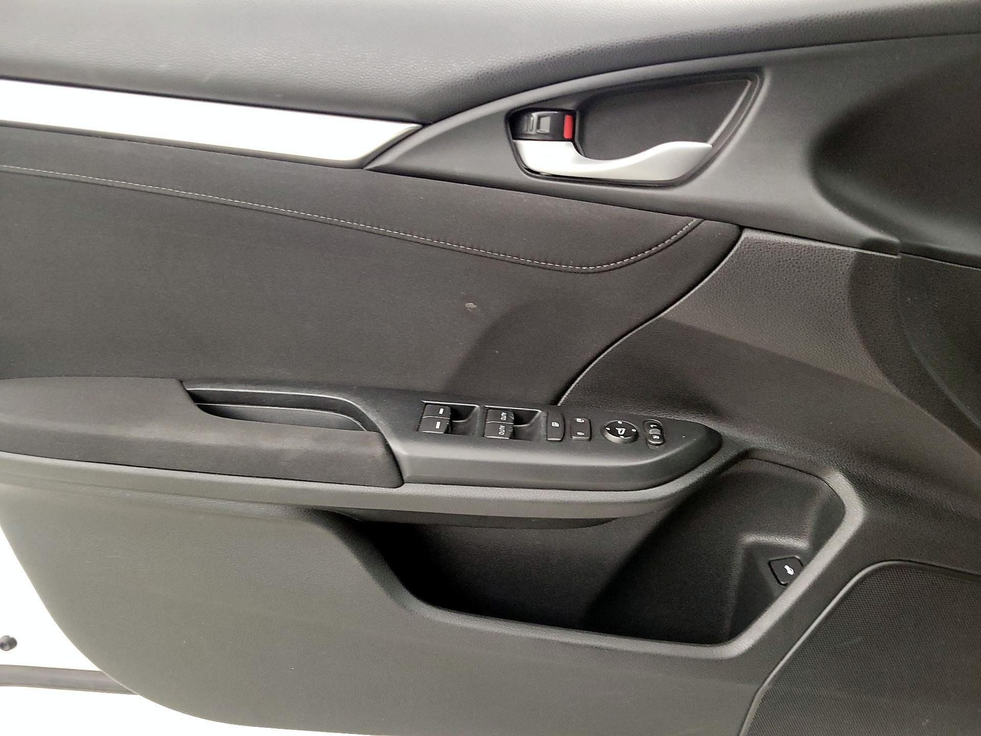 Thumbnail: 2016 Honda Civic - 12