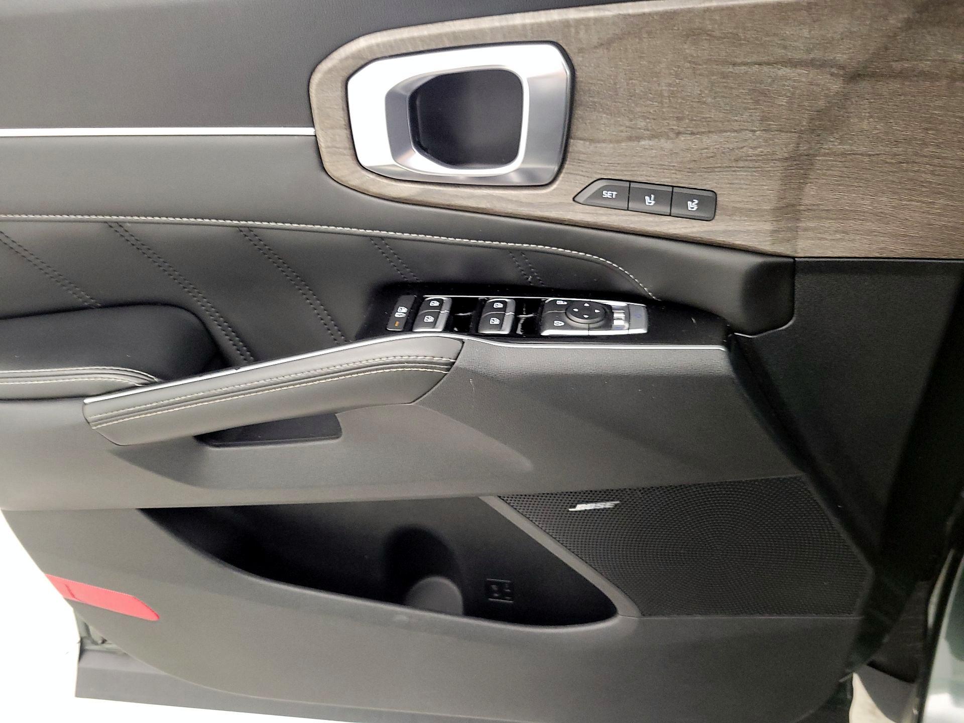 Thumbnail: 2022 Kia Sorento - 12