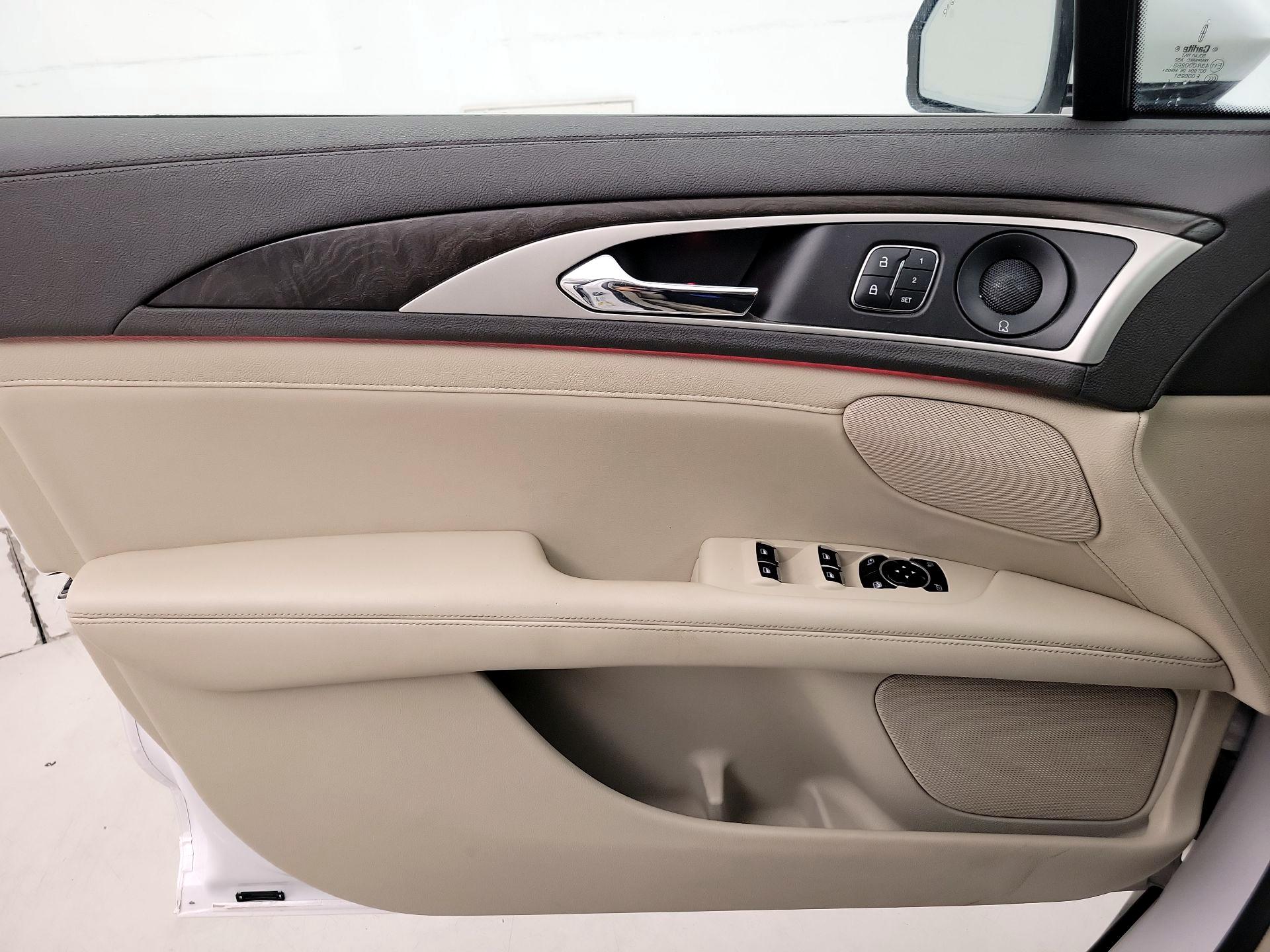 Thumbnail: 2020 Lincoln MKZ - 12