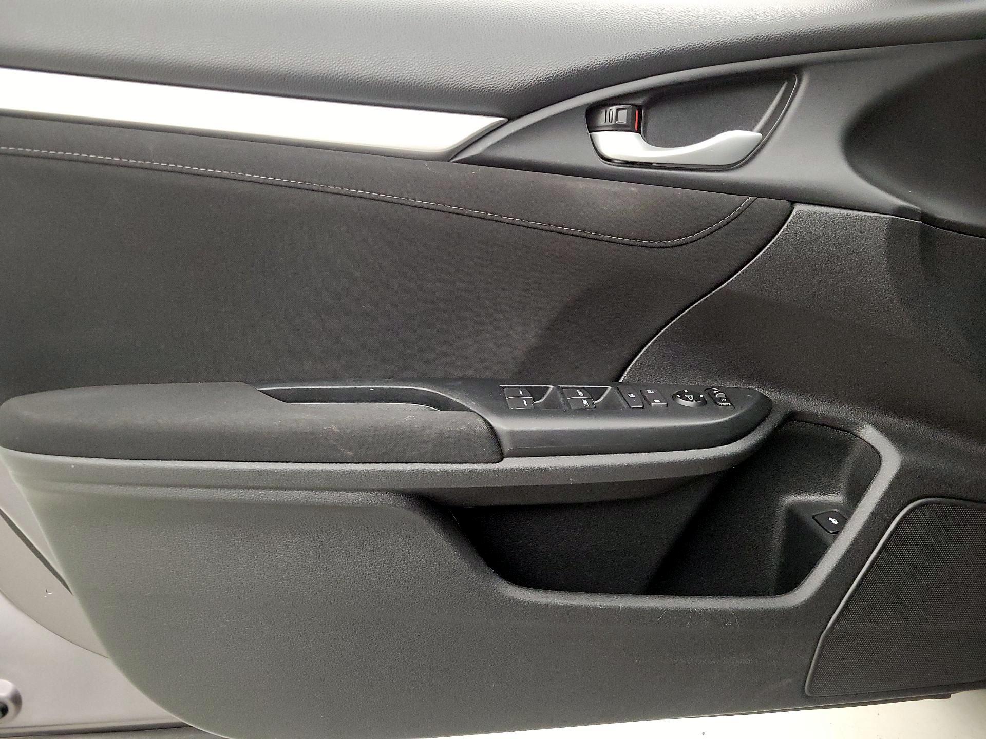 Thumbnail: 2016 Honda Civic - 12